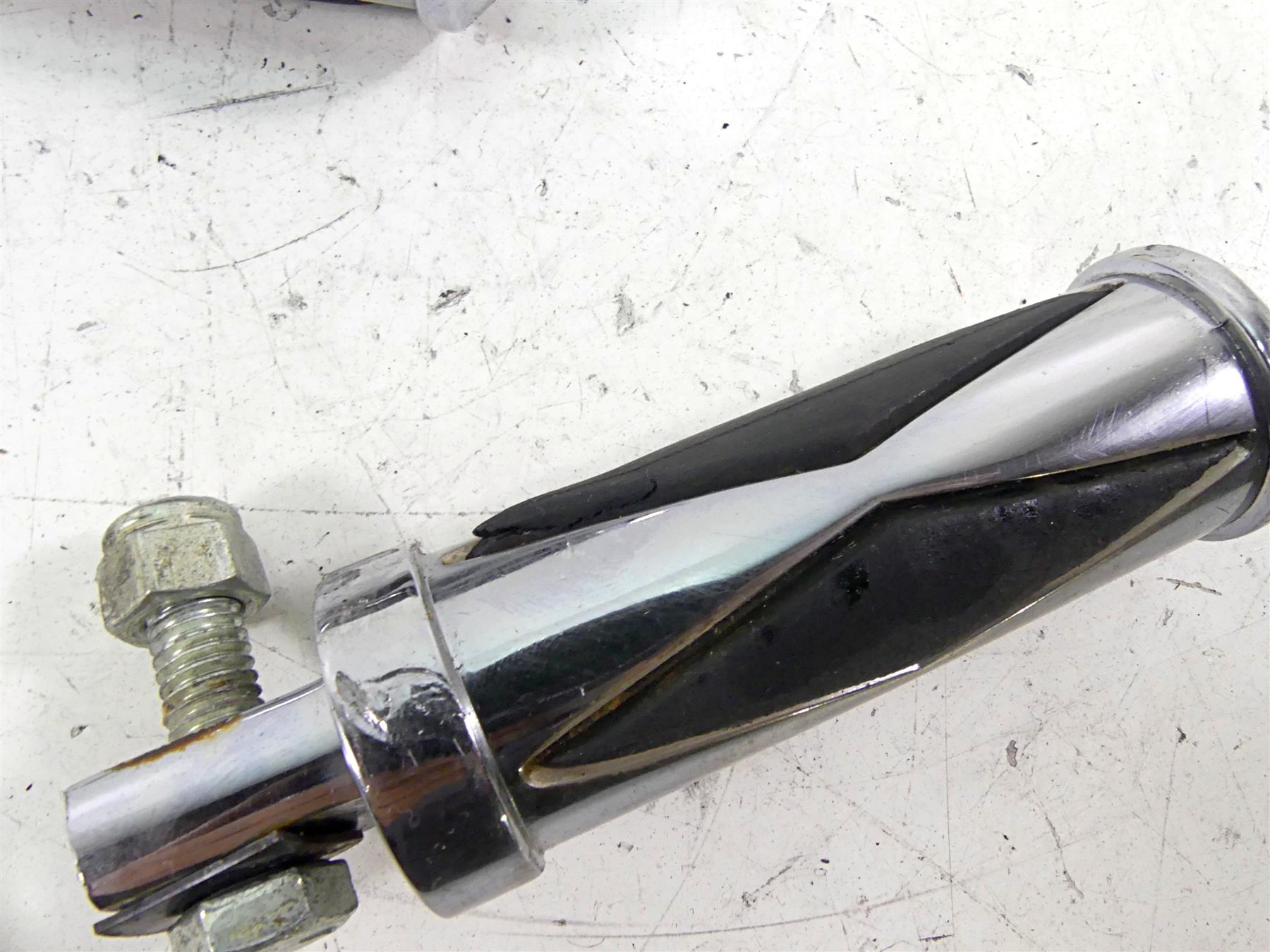 1997 Harley Sportster XL1200 C Rear Passenger Foot Peg Set {{ shop.shopifyCountryName }} - Mototech271