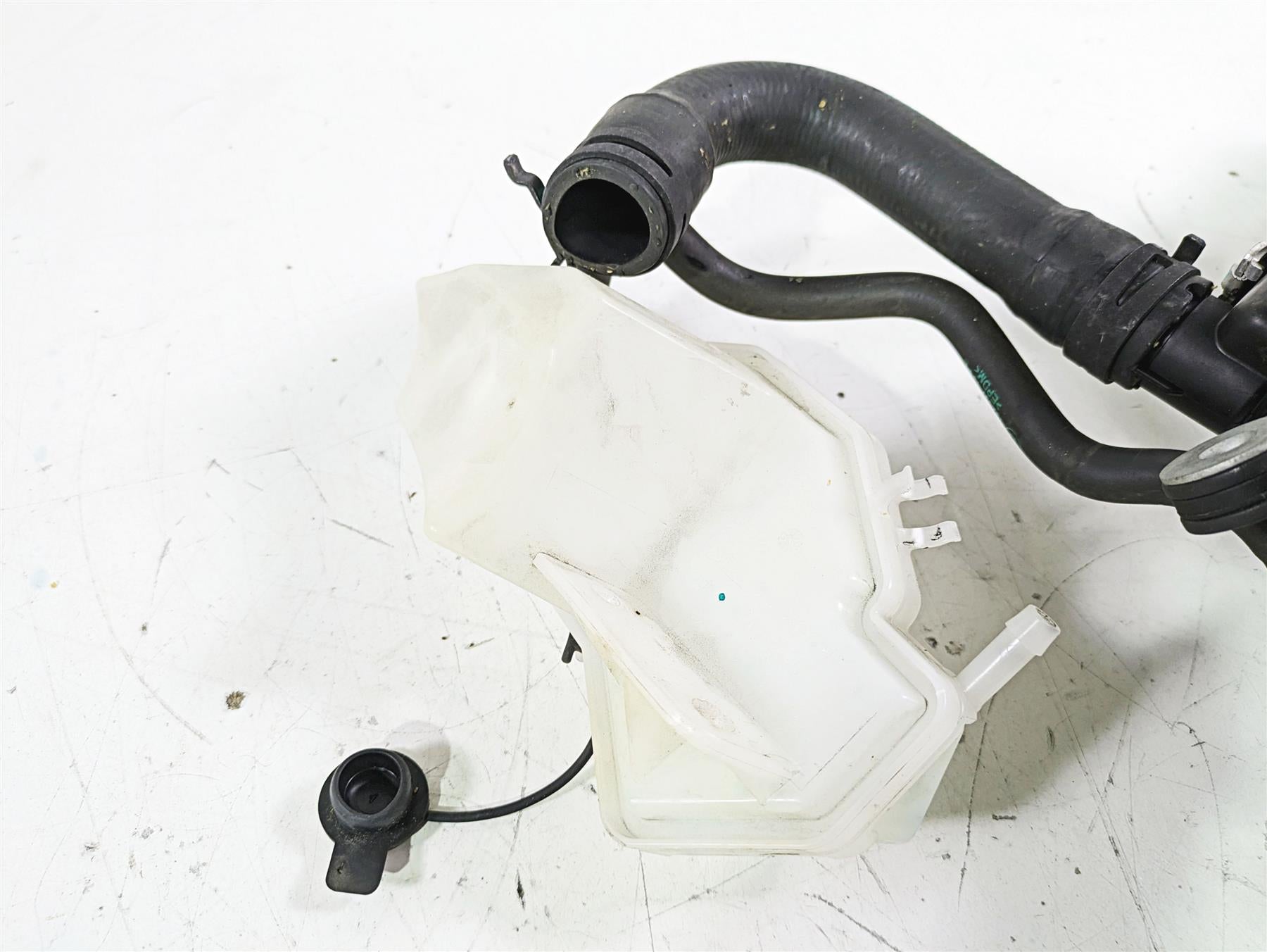 2014 BMW R1200 RT RTW K52 Right Radiator Fan Hoses Reservoir Set 17118546416 {{ shop.shopifyCountryName }} - Mototech271