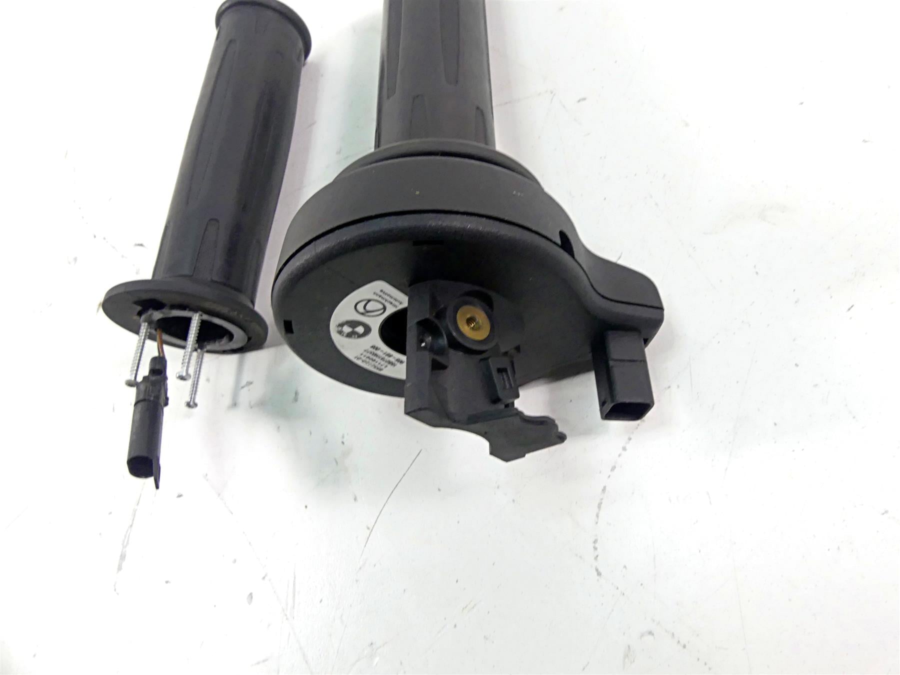 2016 BMW R1200GS Adv K51 Heated Hand Grip Set -Cruise 61318552120 61318549455 {{ shop.shopifyCountryName }} - Mototech271