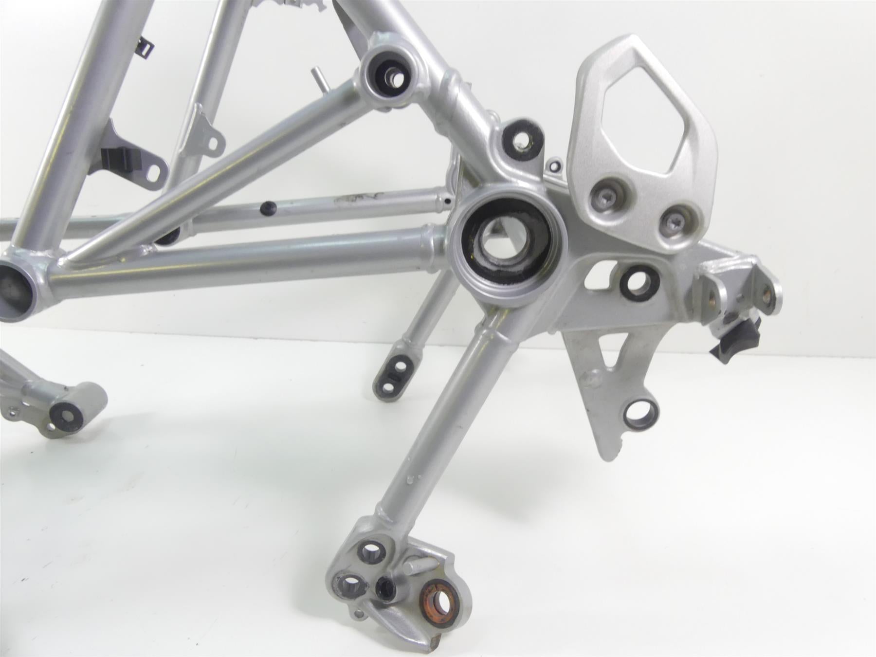2014 BMW R1200GS K50 Straight Main Frame Chassis Silver - Salvage Title -46519444971 {{ shop.shopifyCountryName }} - Mototech271