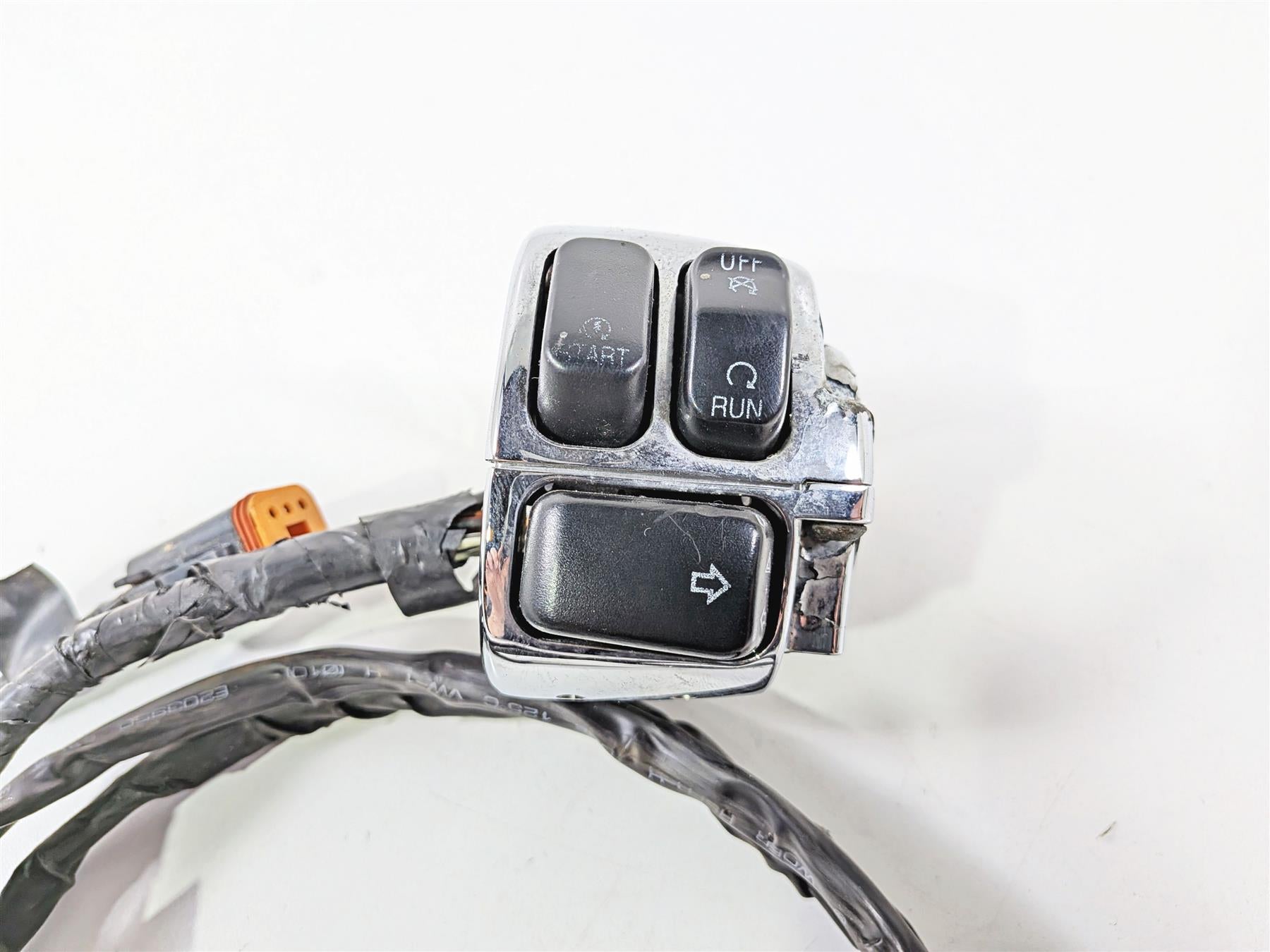 2001 Harley FLHRCI Road King Right Hand Control Switch - Read 71684-06A {{ shop.shopifyCountryName }} - Mototech271
