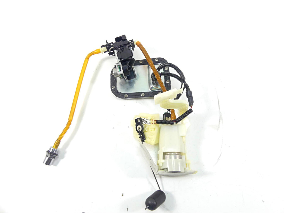 2016 Harley Softail FLS Slim Fuel Gas Petrol Pump 18k - Tested 75252-11A {{ shop.shopifyCountryName }} - Mototech271