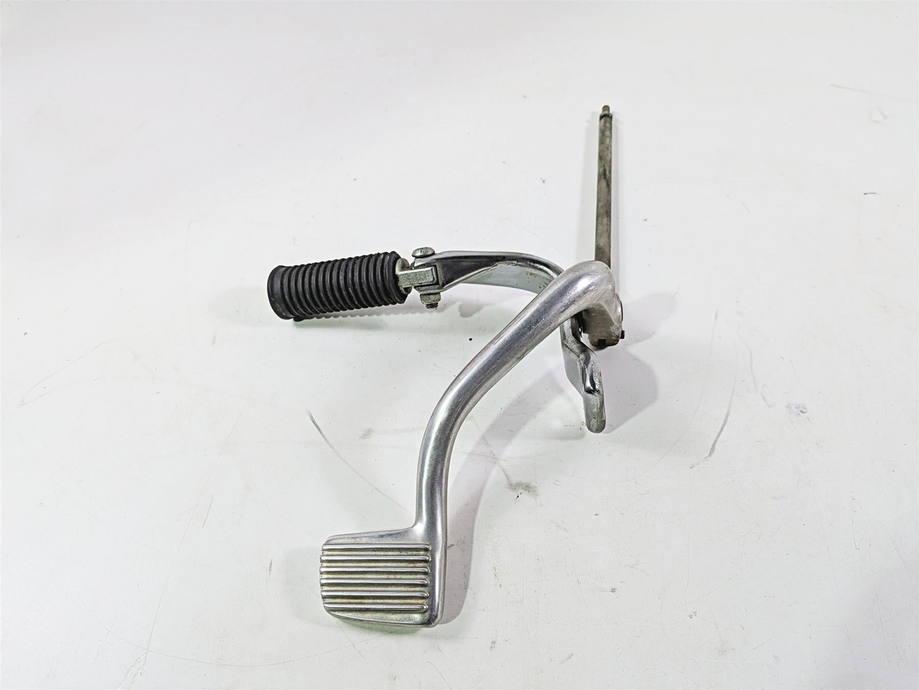 2008 Harley FXDL Dyna Low Rider 105TH Right Rider Footpeg Brake Pedal 50649-90 {{ shop.shopifyCountryName }} - Mototech271