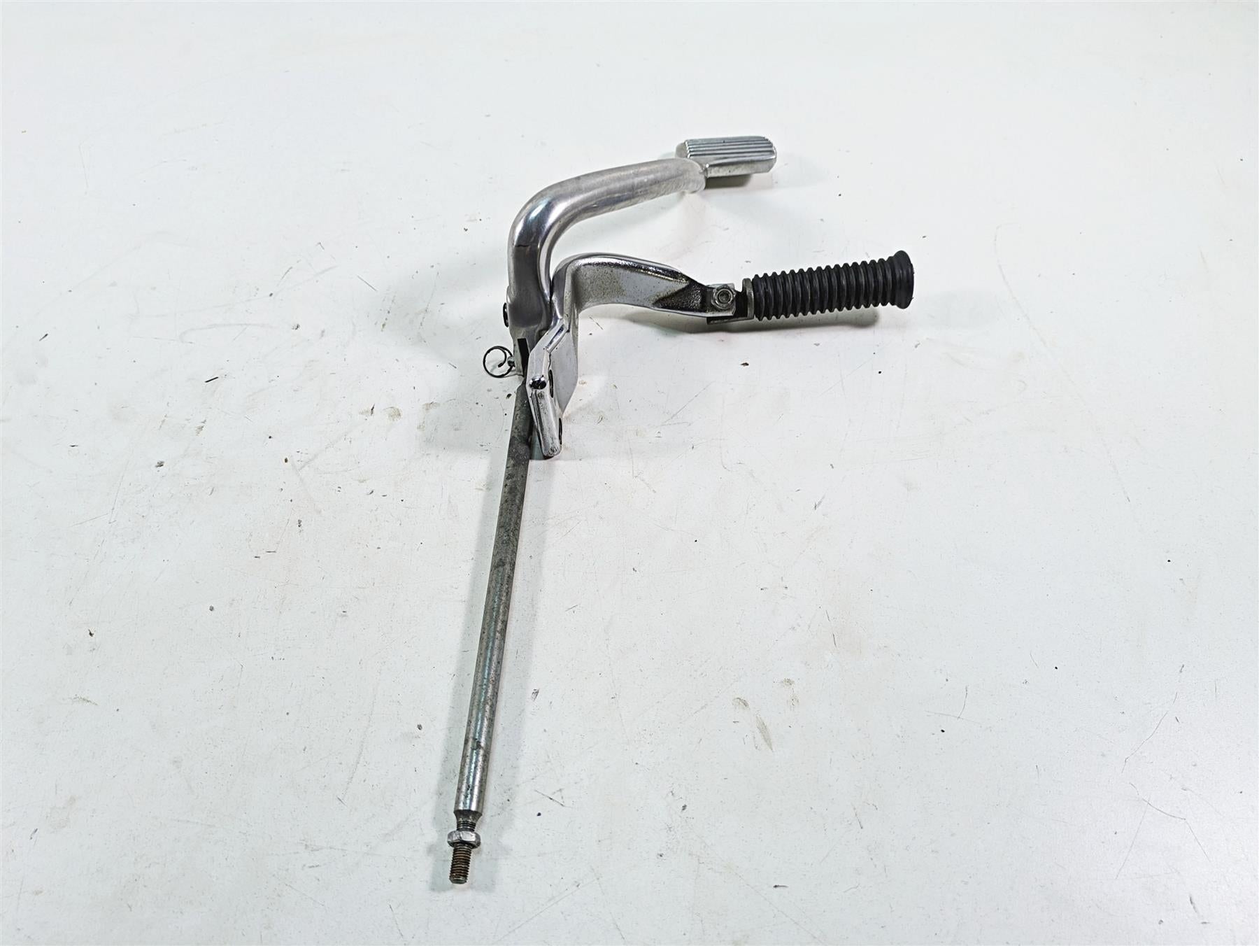 2005 Harley Dyna FXDL Low Rider Right Front Footpeg & Brake Ped Mid Set 50649-90 {{ shop.shopifyCountryName }} - Mototech271