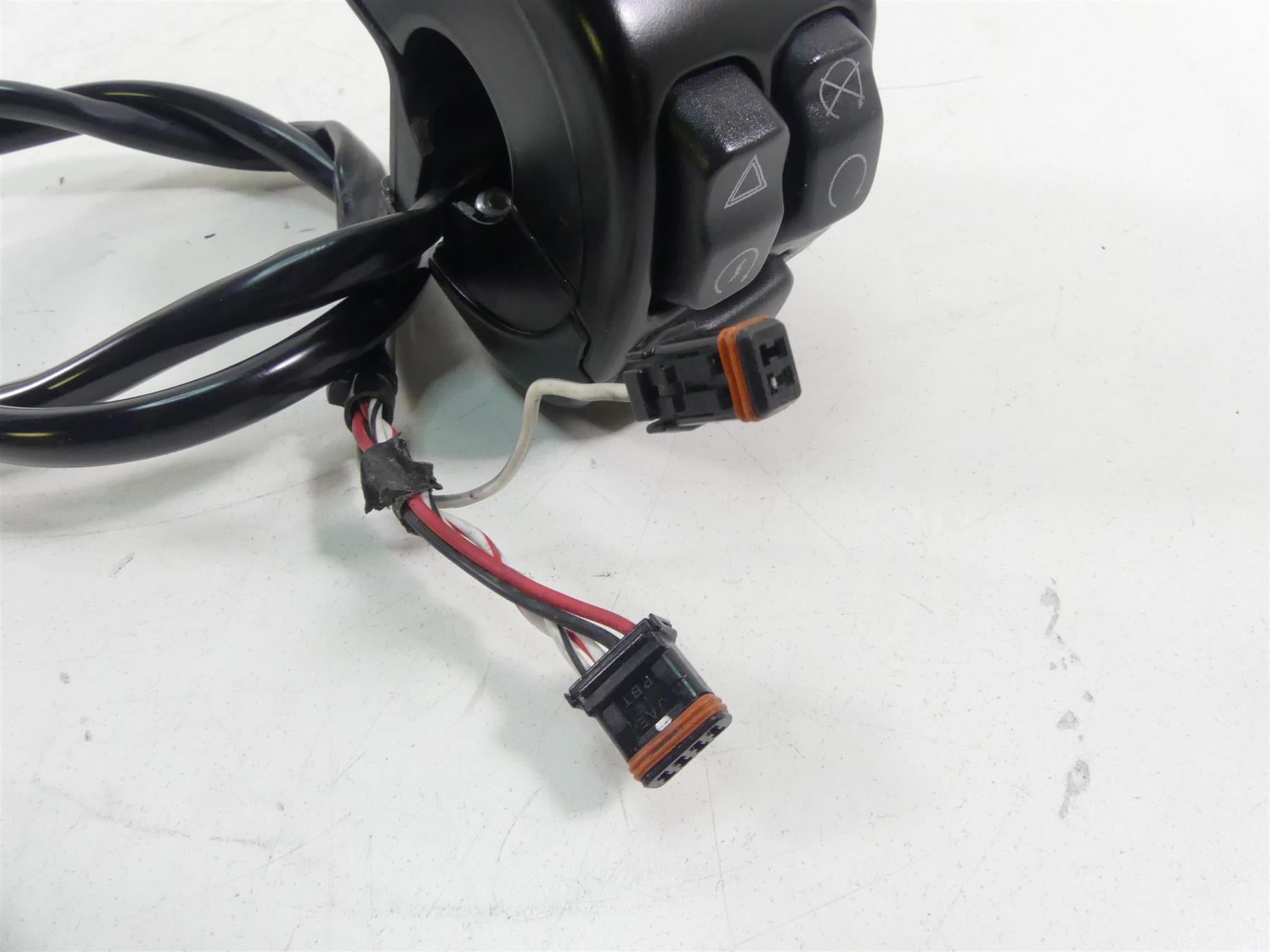 2019 Harley Softail FXBB Street Bob Right Hand Start Control Switch 71500462 {{ shop.shopifyCountryName }} - Mototech271