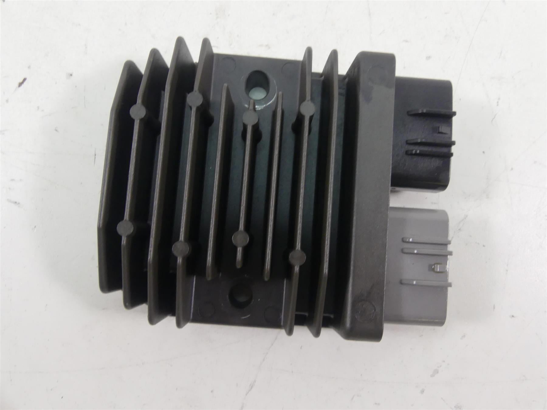 2017 Triumph Thruxton 1200R Rectifier Voltage Regulator T1300679 FH020AA {{ shop.shopifyCountryName }} - Mototech271