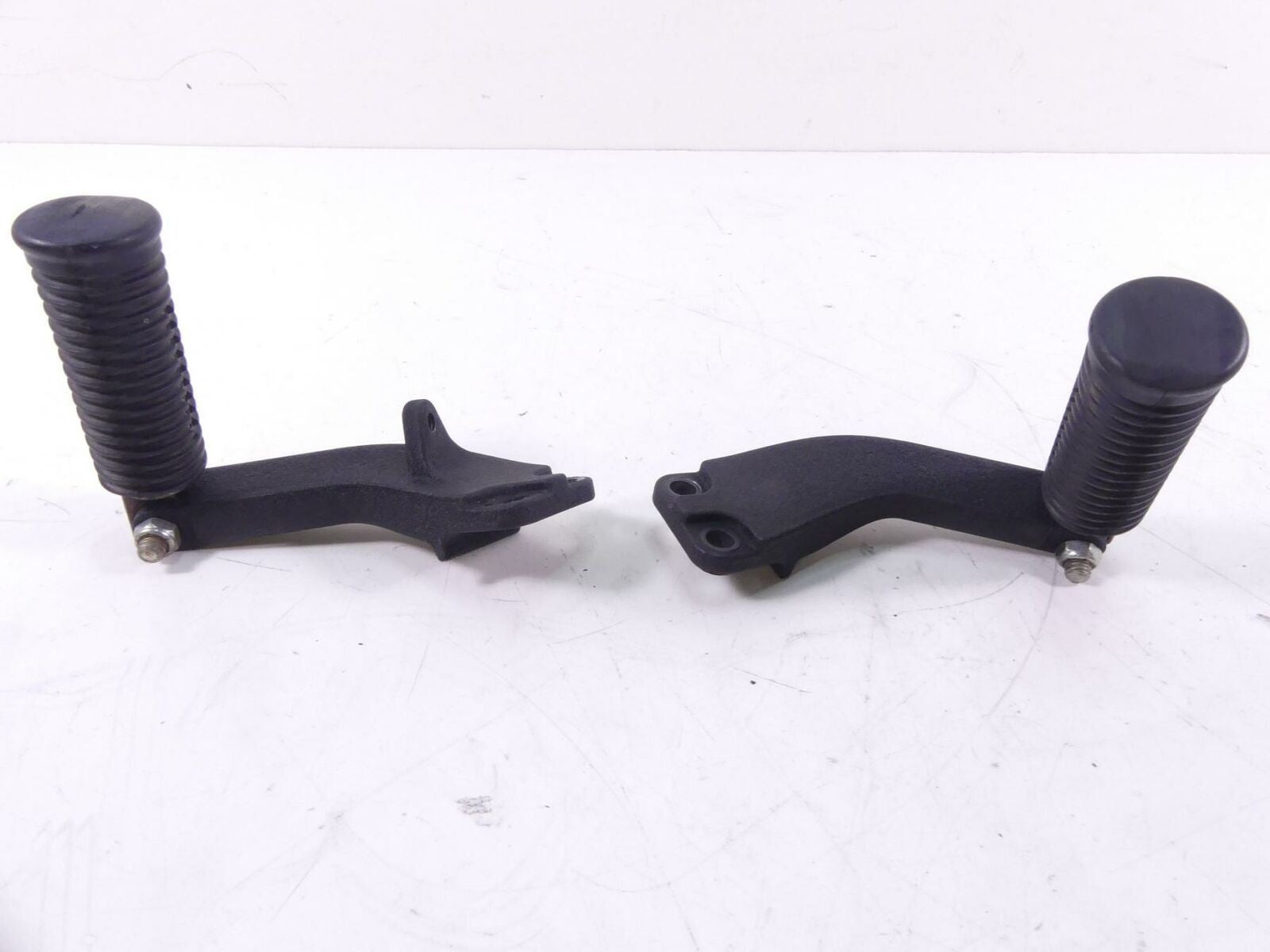 2008 Harley FXDF Dyna Fat Bob Rear Footpeg Foot Peg Rest Set 49230-06 49224-06A {{ shop.shopifyCountryName }} - Mototech271