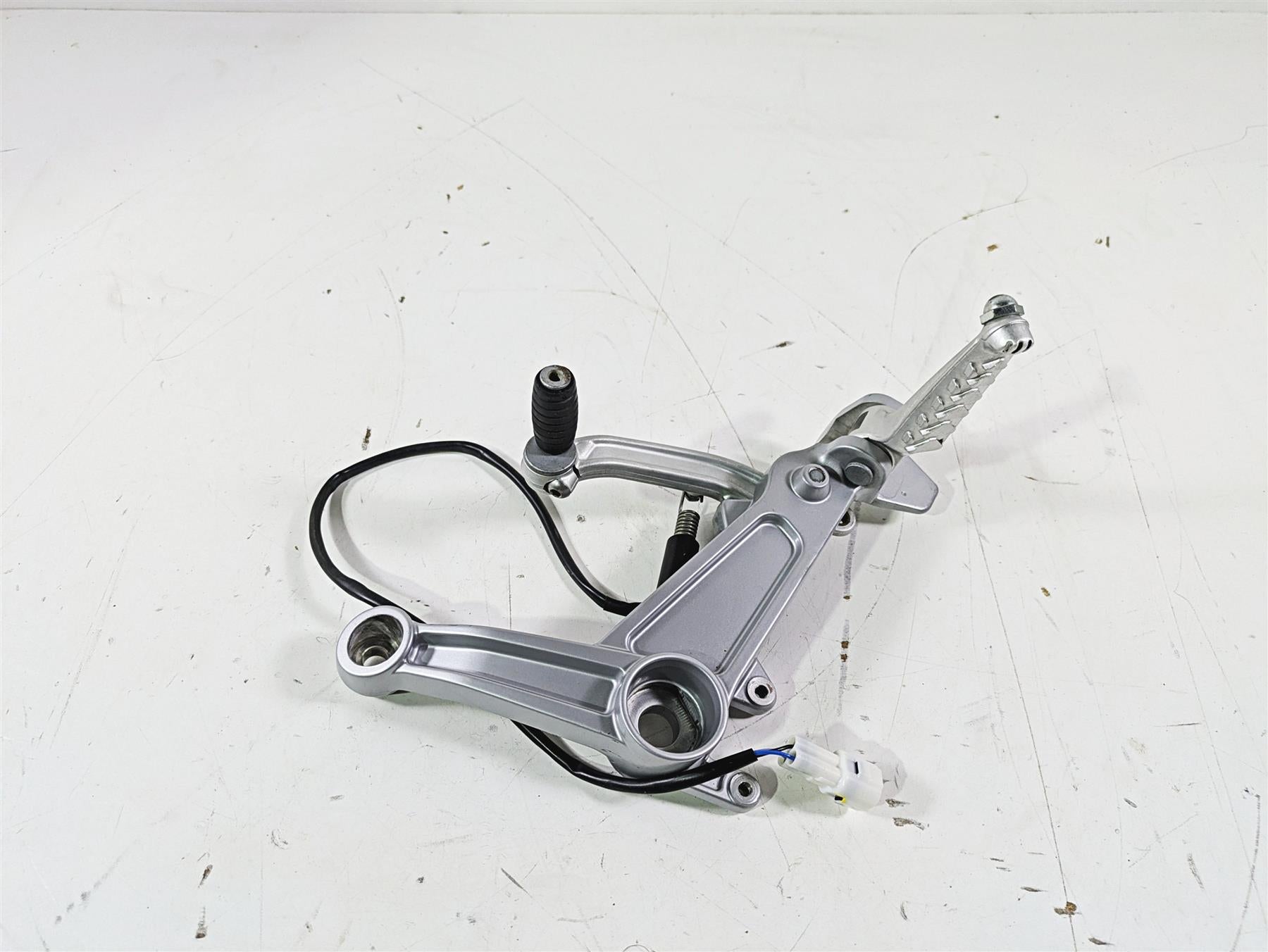 2021 Aprilia RS660 Right Rider Footpeg & Shifter Shift Lever 2B005203 2B006354 {{ shop.shopifyCountryName }} - Mototech271