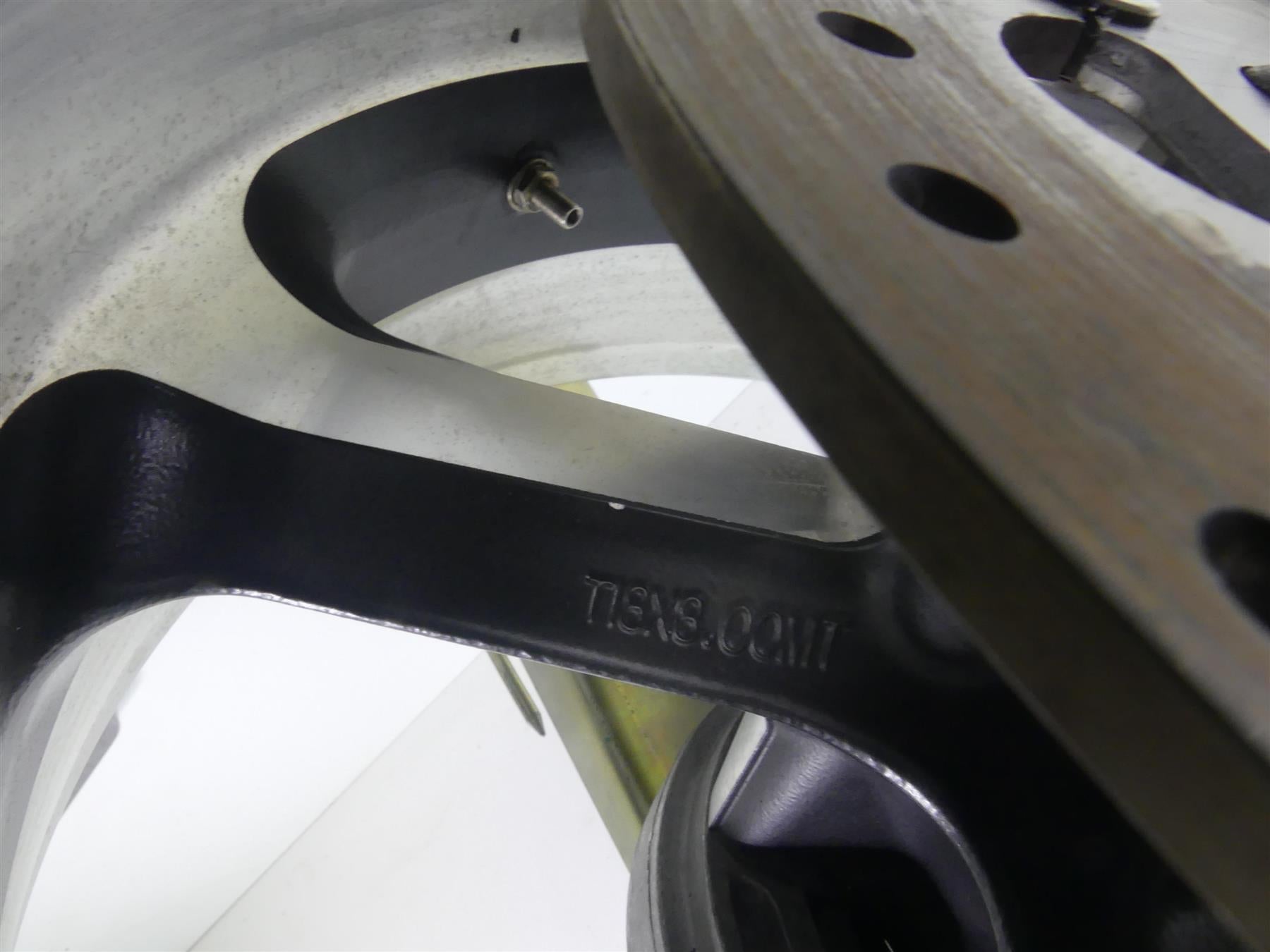 2011 Harley VRSCF Muscle Rod Straight 18x8 Rear Wheel Rim 40900169 {{ shop.shopifyCountryName }} - Mototech271