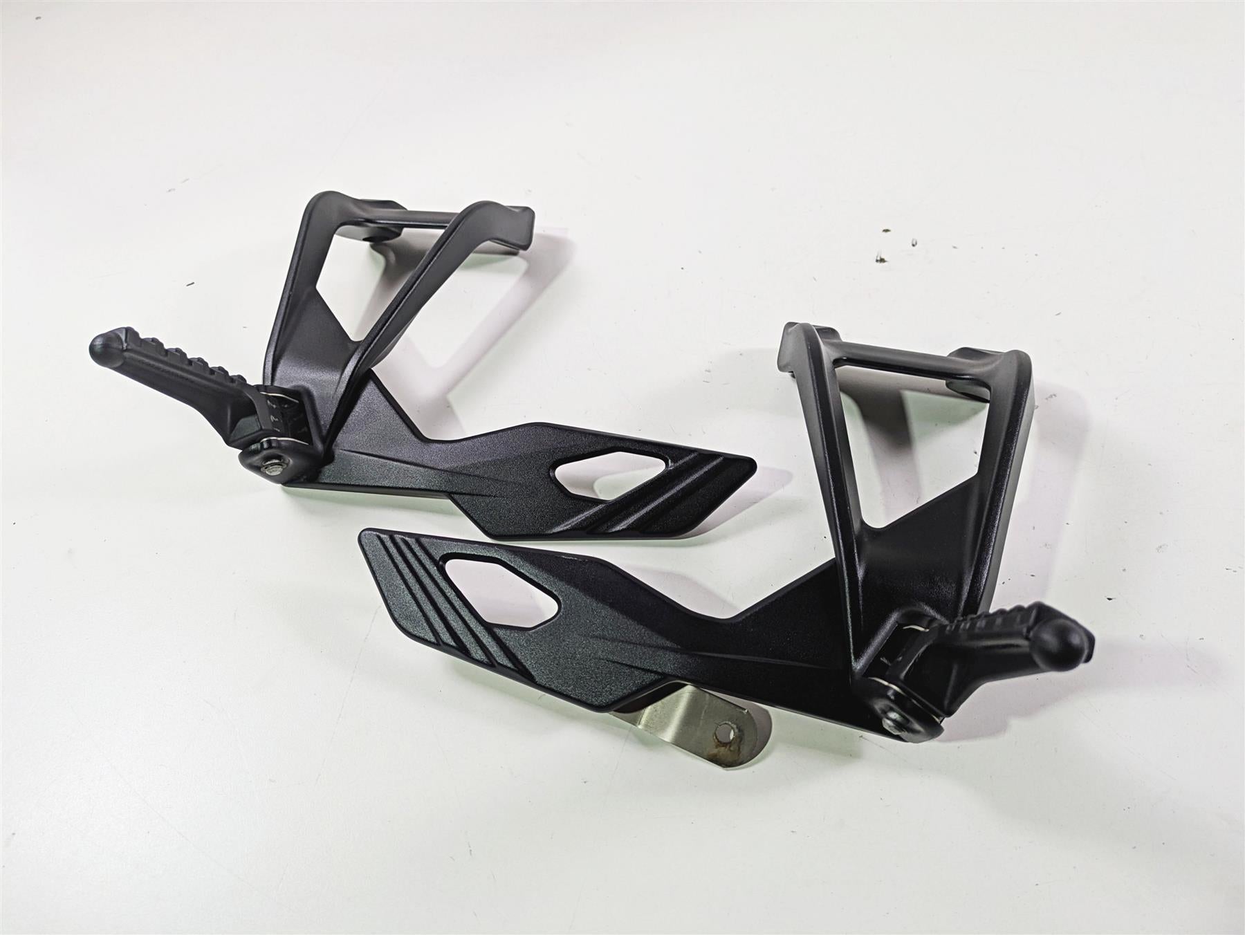 2017 KTM 1290 Super Duke GT Rear Passenger Footpeg 6140304800033S 6140304900033S {{ shop.shopifyCountryName }} - Mototech271