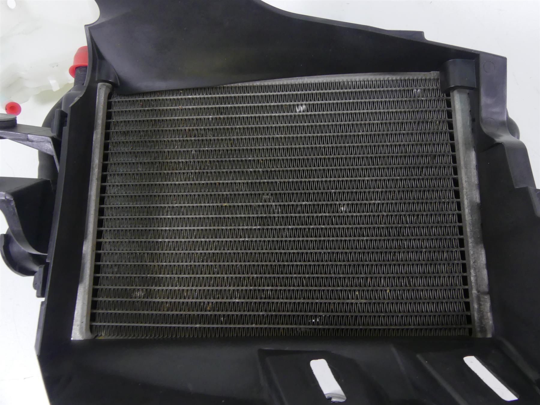 2016 BMW R1200GS K50 Right Side Radiator + Reservoir & Hoses Set 17118546416 {{ shop.shopifyCountryName }} - Mototech271