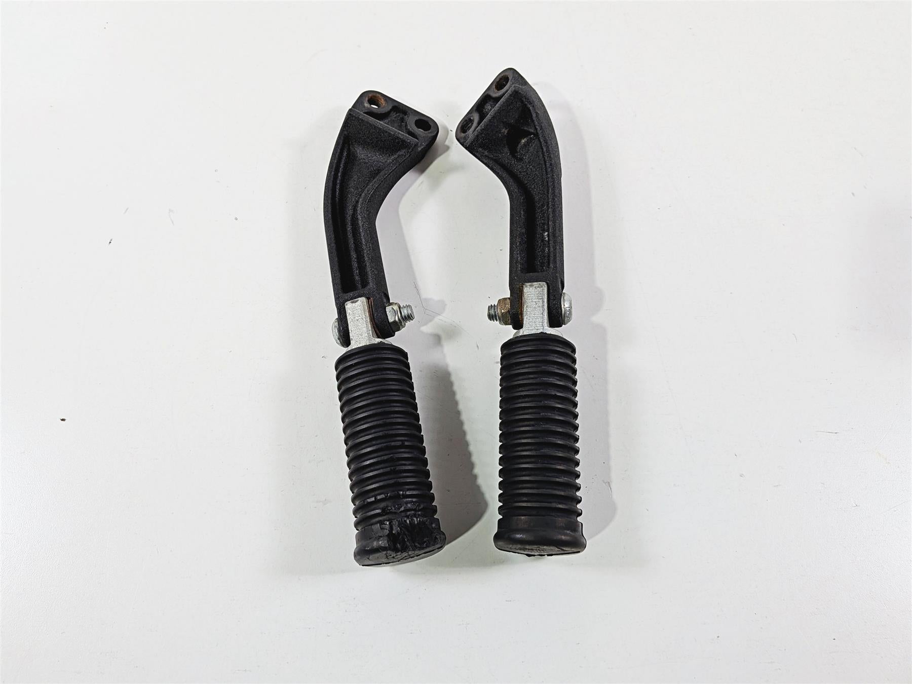 2011 Harley FXDF Dyna Fat Bob Rear Passenger Footpeg Set 49230-06 49224-06A {{ shop.shopifyCountryName }} - Mototech271