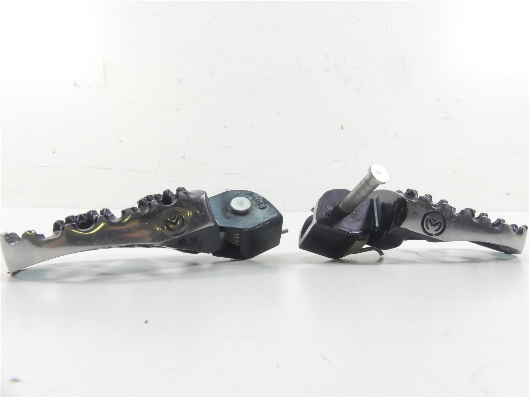 2013 BMW R1200GS GSW K50 Moose Racing Hybrid Front Rider Footpegs 1/2" STBMW-B {{ shop.shopifyCountryName }} - Mototech271