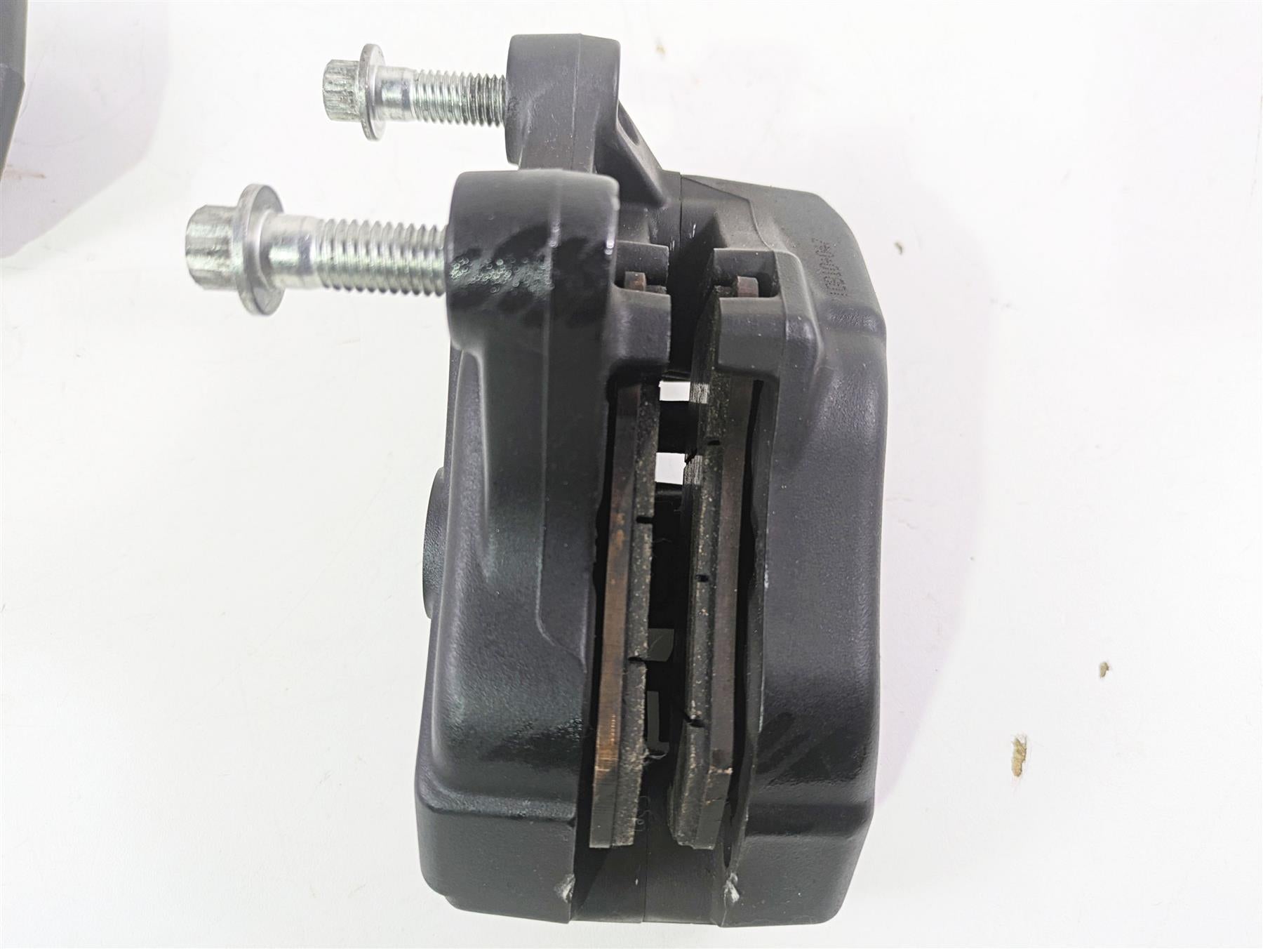 2010 Harley Touring FLHXSE CVO Street Glide Front Brake Caliper Set 46368-10 {{ shop.shopifyCountryName }} - Mototech271