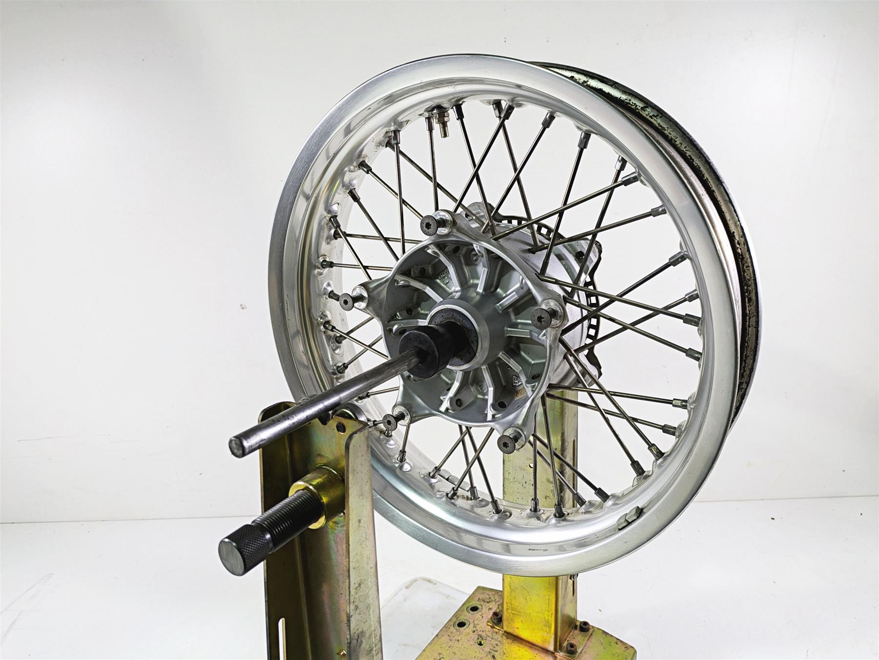 2012 BMW R1200R K27 Behr 17x3.5 Front Wheel Spoke Rim - Read 36318546282