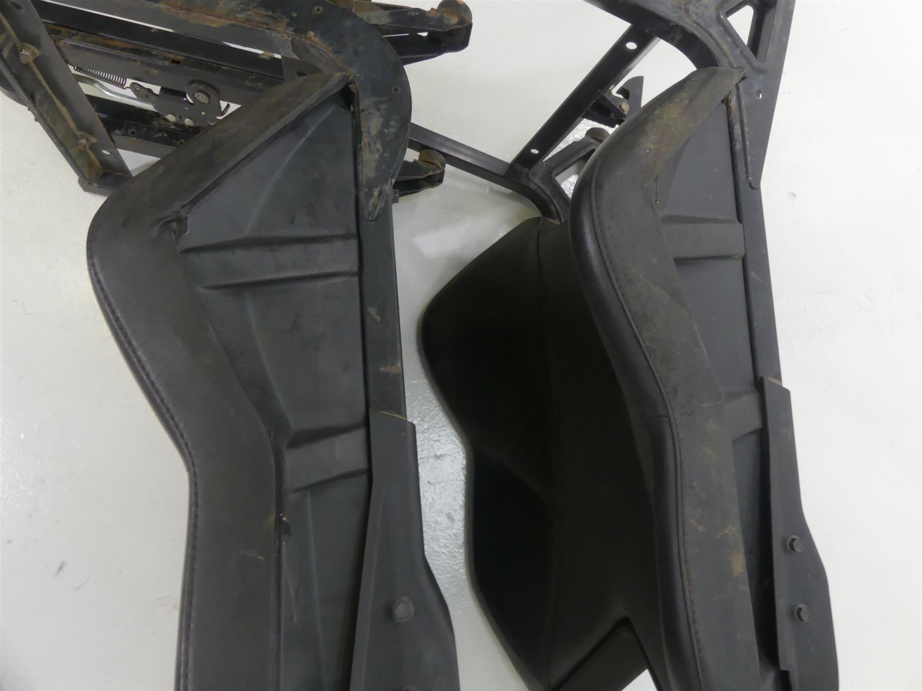 2015 Can-Am Commander 1000XT Left Right Driver Passenger Seat Frame Set {{ shop.shopifyCountryName }} - Mototech271