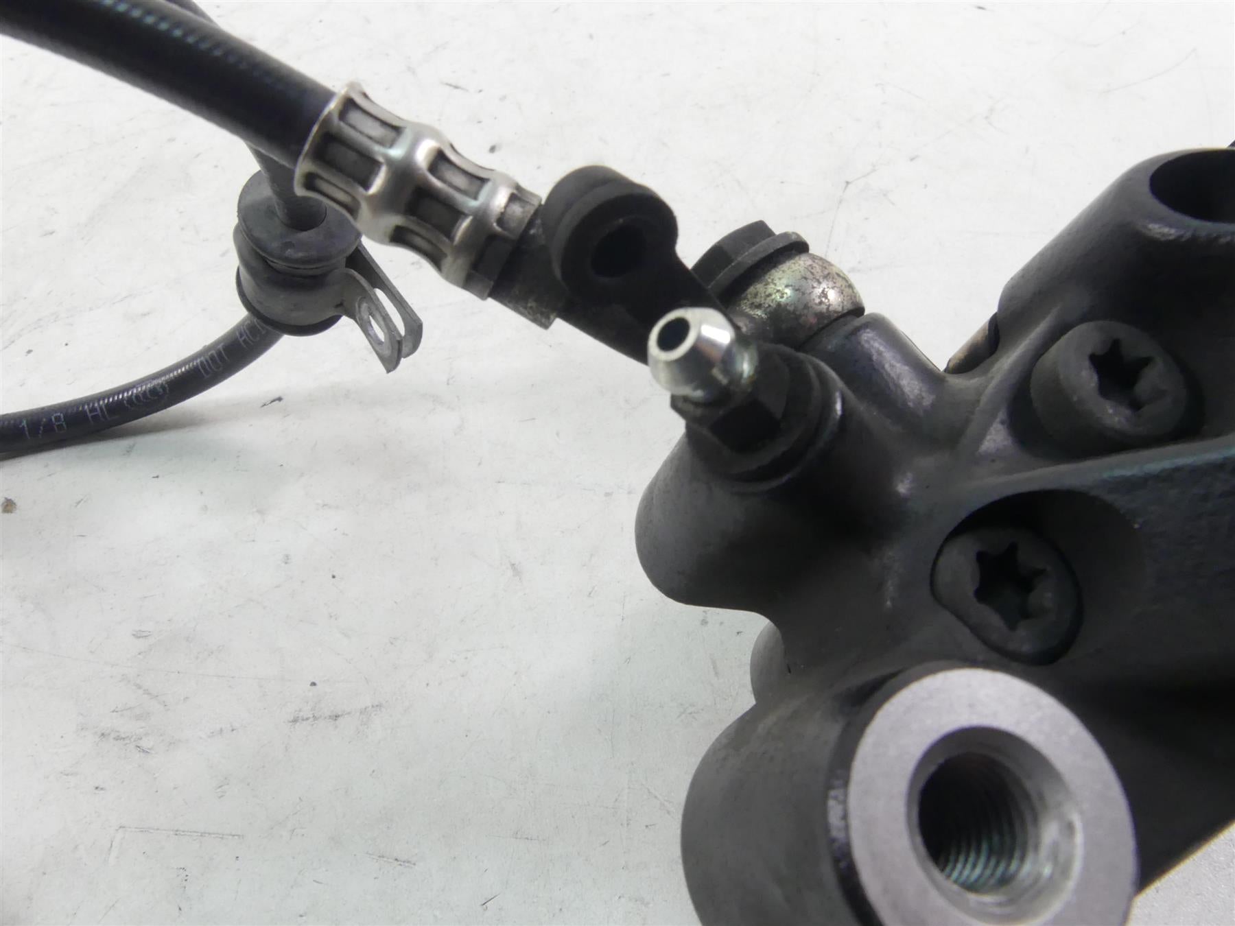 2019 Harley Softail FXBB Street Bob Front Brake Caliper & Line 41300095 {{ shop.shopifyCountryName }} - Mototech271