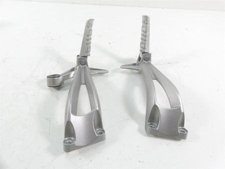 2007 Yamaha FZ1 Fazer Rear Passenger Footpeg Foot Peg Set 2D1-2742L-00-00 {{ shop.shopifyCountryName }} - Mototech271
