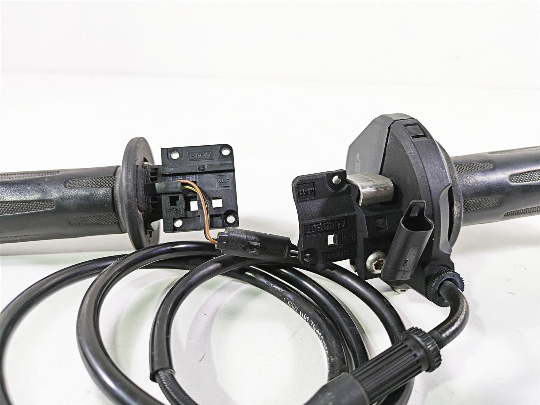2012 BMW R1200R K27 Left Right Heated Hand Grip Set 61317727067 61317695470 {{ shop.shopifyCountryName }} - Mototech271