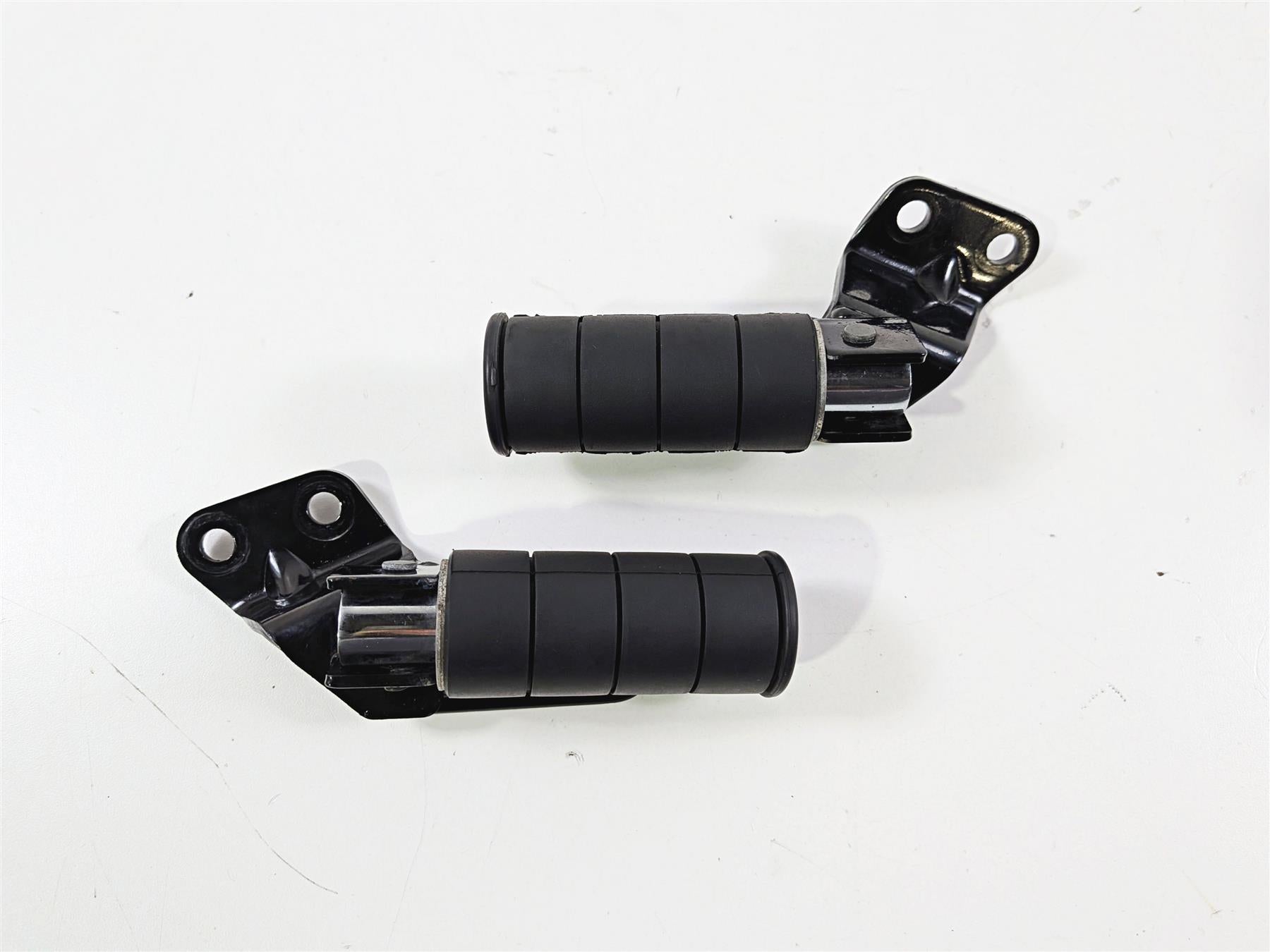 2005 Suzuki VZ800 M50 Boulevard Passenger Footpeg Set 43600-39G00 43700-39G00 {{ shop.shopifyCountryName }} - Mototech271