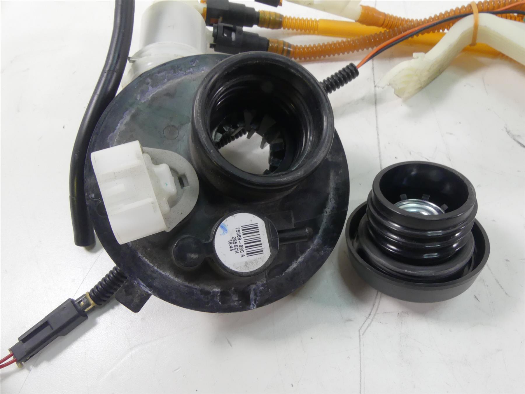 2016 Harley Touring FLTRX Road Glide Fuel Gas Pump - Tested - Read 75069-08C {{ shop.shopifyCountryName }} - Mototech271