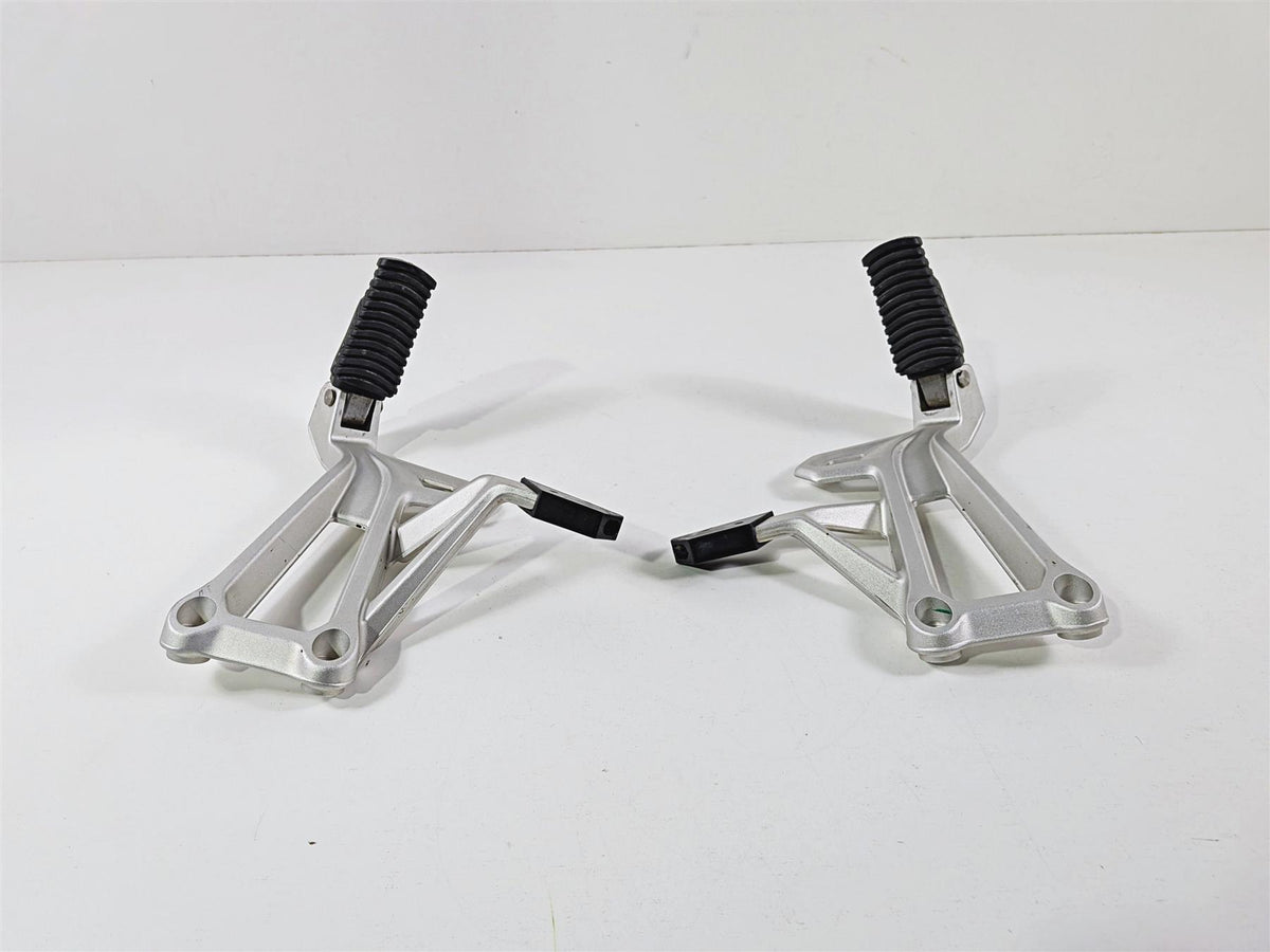 2023 BMW F850GS K81 Rear Passenger Foot Peg Rest Set 46718564829 46718564830 {{ shop.shopifyCountryName }} - Mototech271