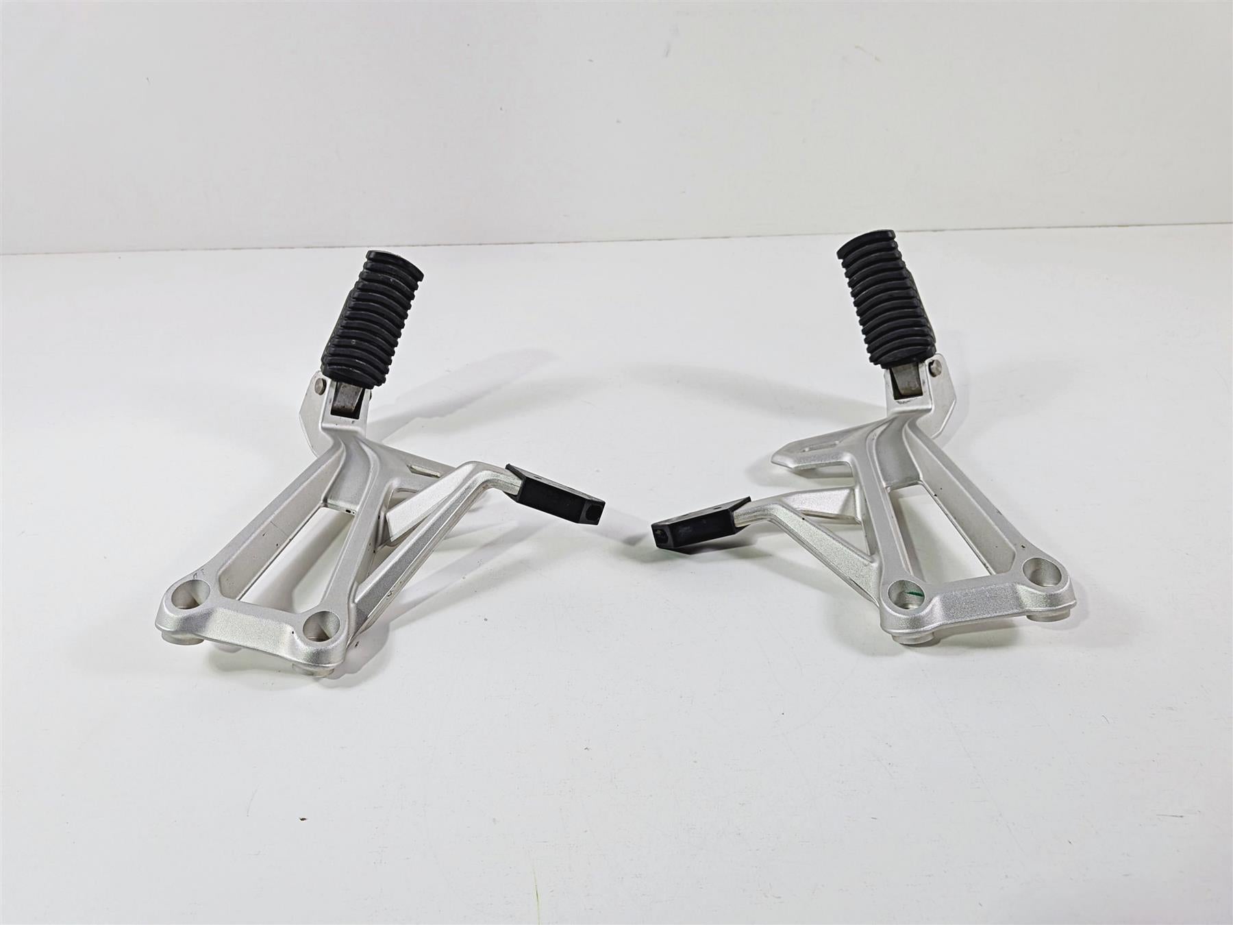 2023 BMW F850GS K81 Rear Passenger Foot Peg Rest Set 46718564829 46718564830 {{ shop.shopifyCountryName }} - Mototech271
