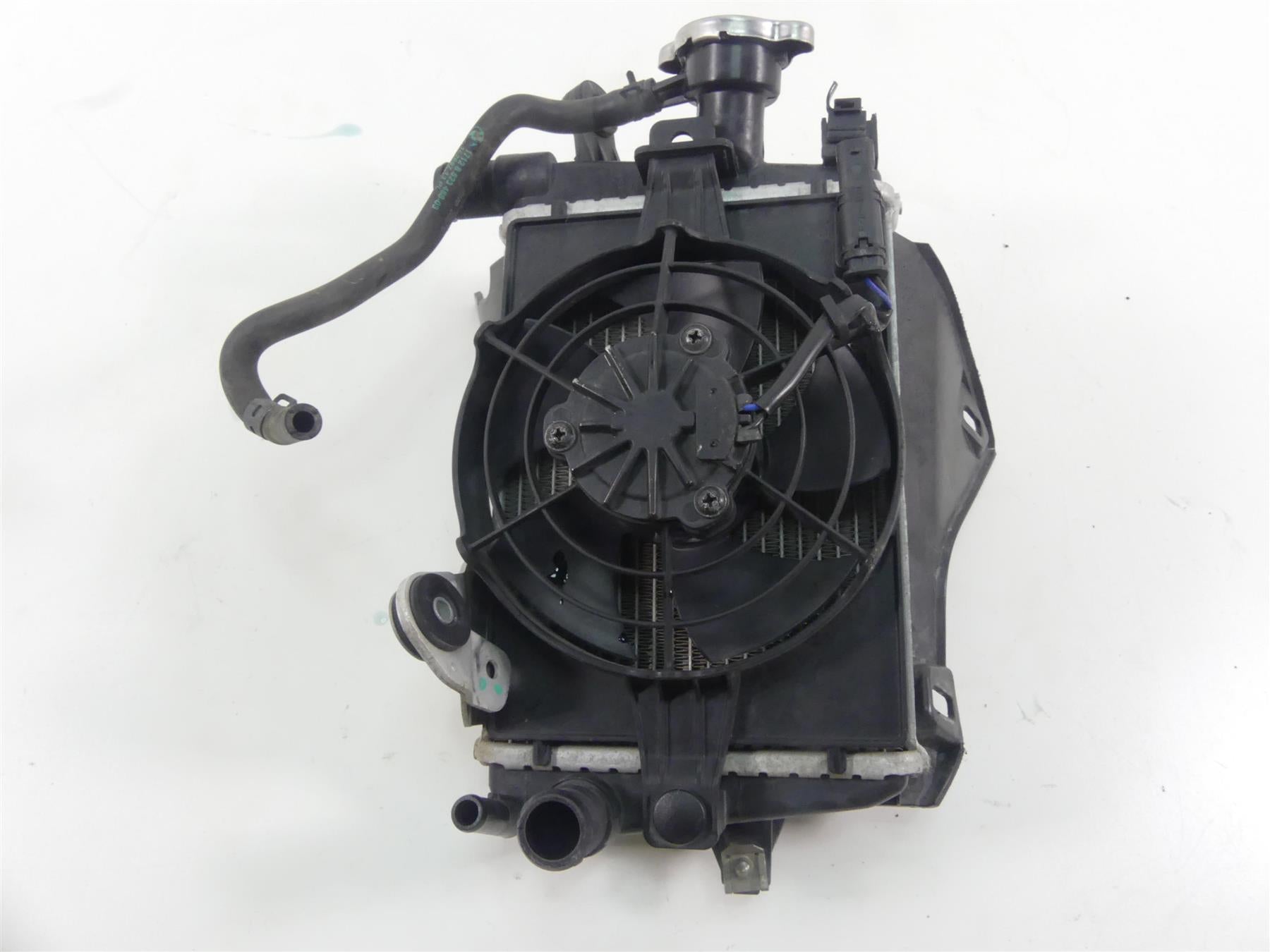 2019 BMW R1250GS K50 Right Radiator Fan Cover Hoses Reservoir Set 17118546416 {{ shop.shopifyCountryName }} - Mototech271