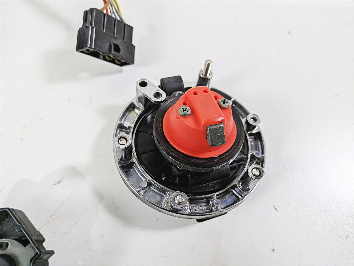 2006 Triumph Rocket 3 Ignition Switch Key Lock Tank Cap Set T2501074 T2502540 {{ shop.shopifyCountryName }} - Mototech271