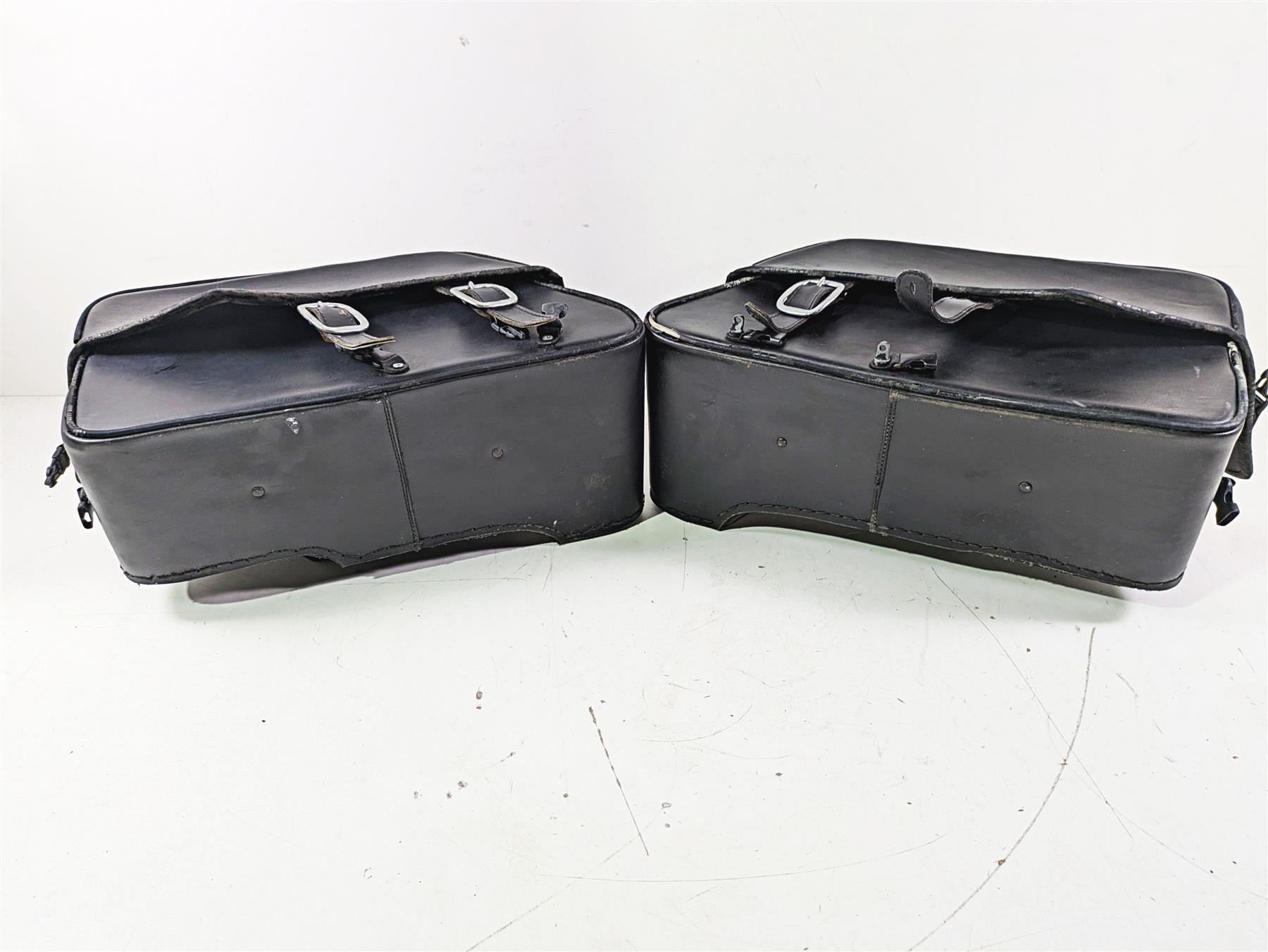 2002 Honda V-Twin VTX1800 C Left Right Saddlebag & Mounts Set {{ shop.shopifyCountryName }} - Mototech271