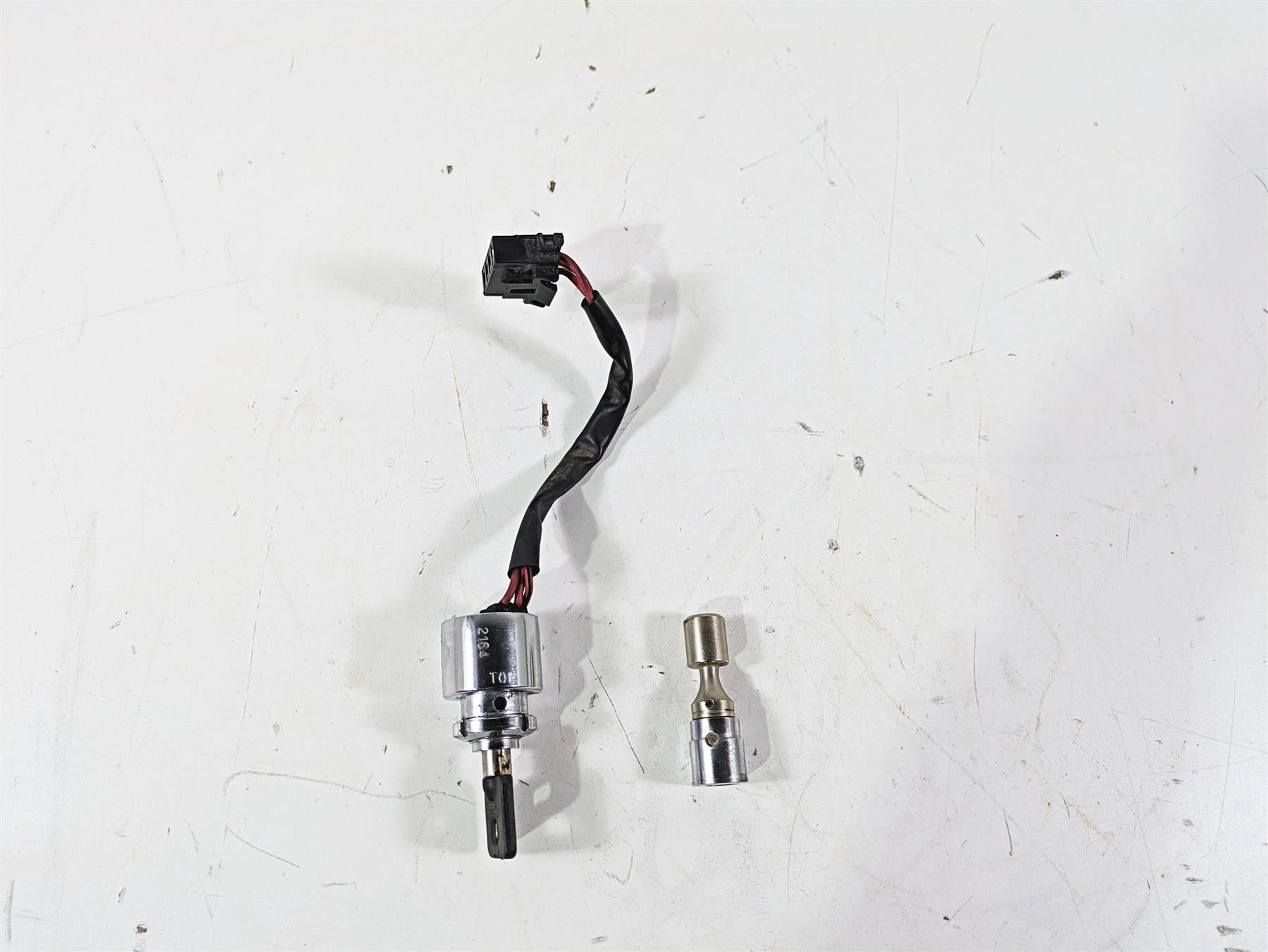 2003 Harley Dyna FXDL Low Rider 100TH Ignition Switch Key Steering Lock 71705-97 {{ shop.shopifyCountryName }} - Mototech271