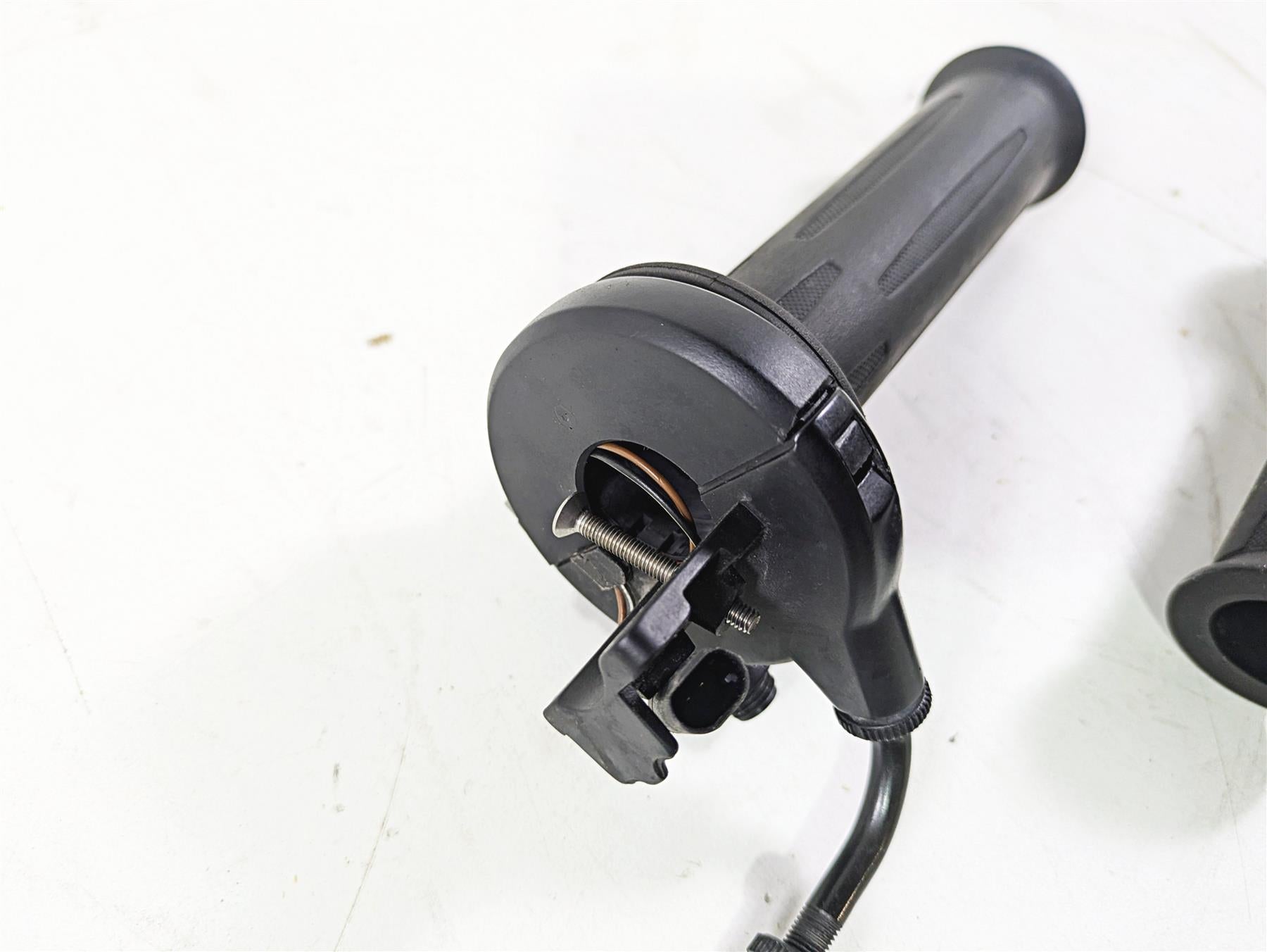 2016 BMW F800R K73 Left Right Hand Heated Grip Set 61317708227 61317708228 {{ shop.shopifyCountryName }} - Mototech271