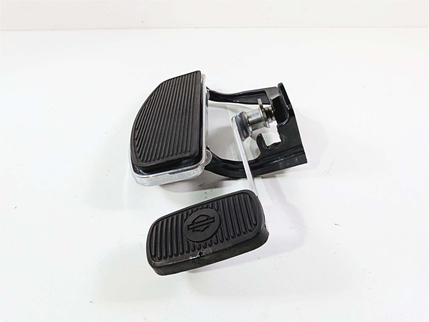 2012 Harley Softail FLSTF Fat Boy Right Front Floorboard Brake Pedal 42431-11 {{ shop.shopifyCountryName }} - Mototech271