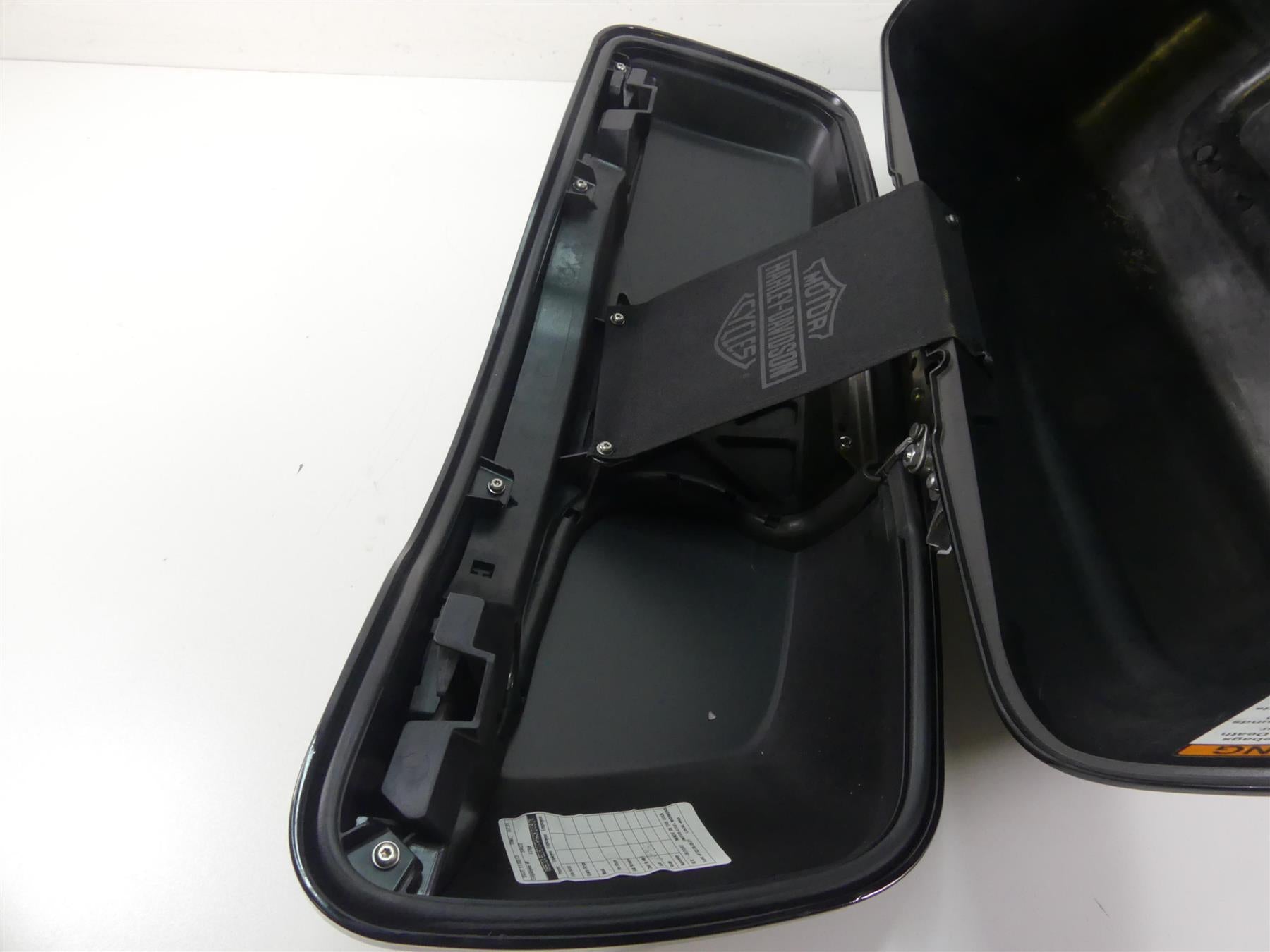 2016 Harley Touring FLHTP Electra Glide Right Saddle Bag Vivid Black 90200412 {{ shop.shopifyCountryName }} - Mototech271