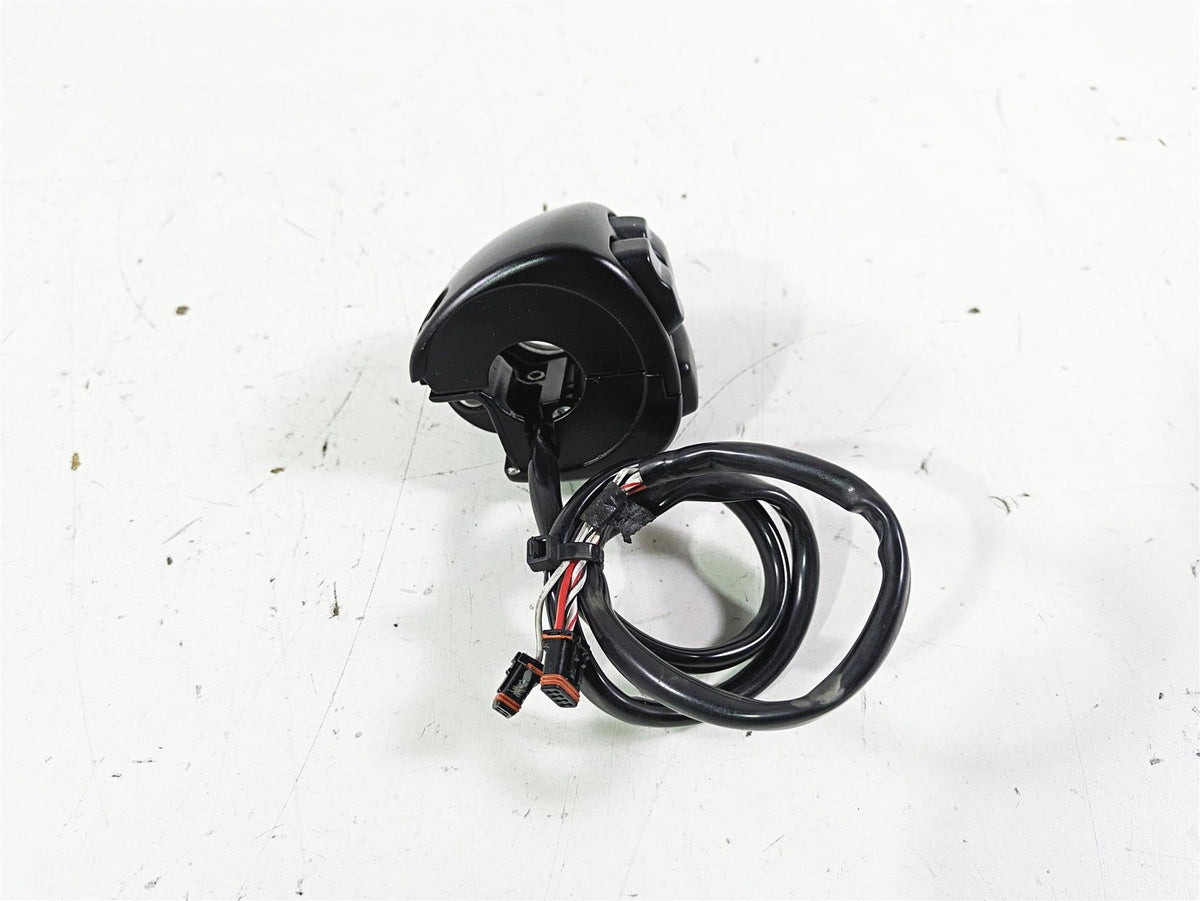 2021 Harley Softail FLSL Slim Right Hand Control Switch 71500462 {{ shop.shopifyCountryName }} - Mototech271