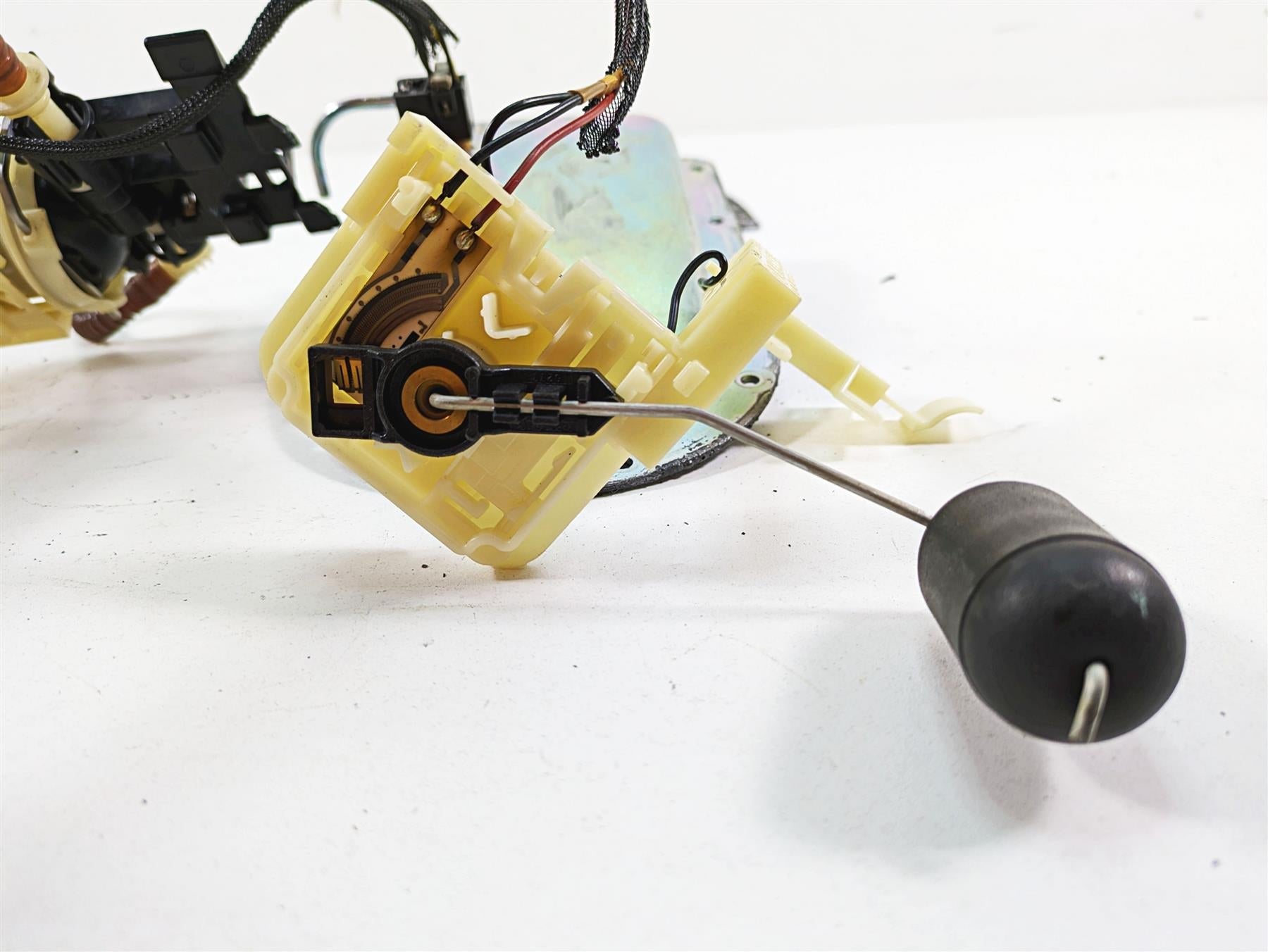 2009 Harley FXDC Dyna Super Glide Custom Fuel Gas Pump & Sending Unit 75218-04D {{ shop.shopifyCountryName }} - Mototech271