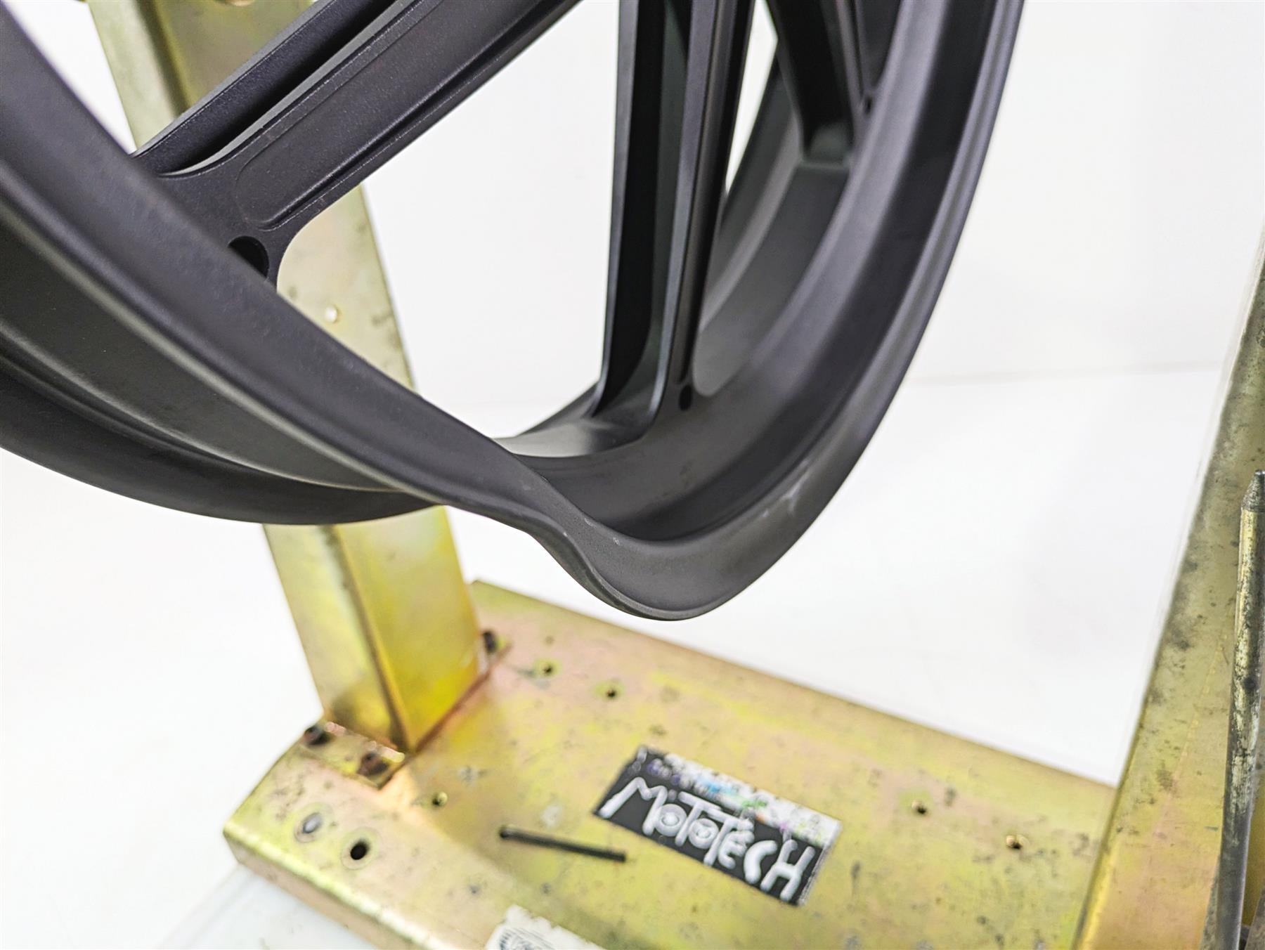 2016 BMW S1000RR K46 HP4 Front Wheel Rim 17x3.5 Forged -DENT 36318548892 {{ shop.shopifyCountryName }} - Mototech271