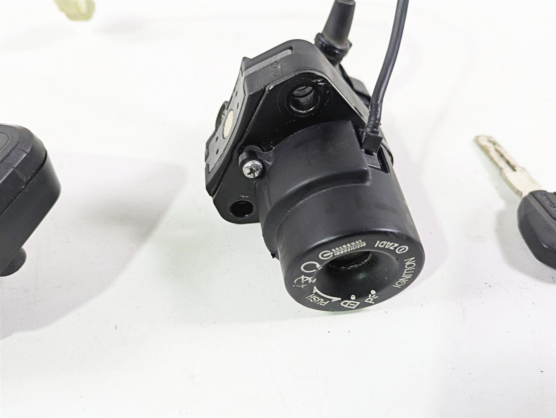 2010 Ducati Streetfighter 1098 S Speedo Gauge 8K Ignition Switch Key 40610724A {{ shop.shopifyCountryName }} - Mototech271