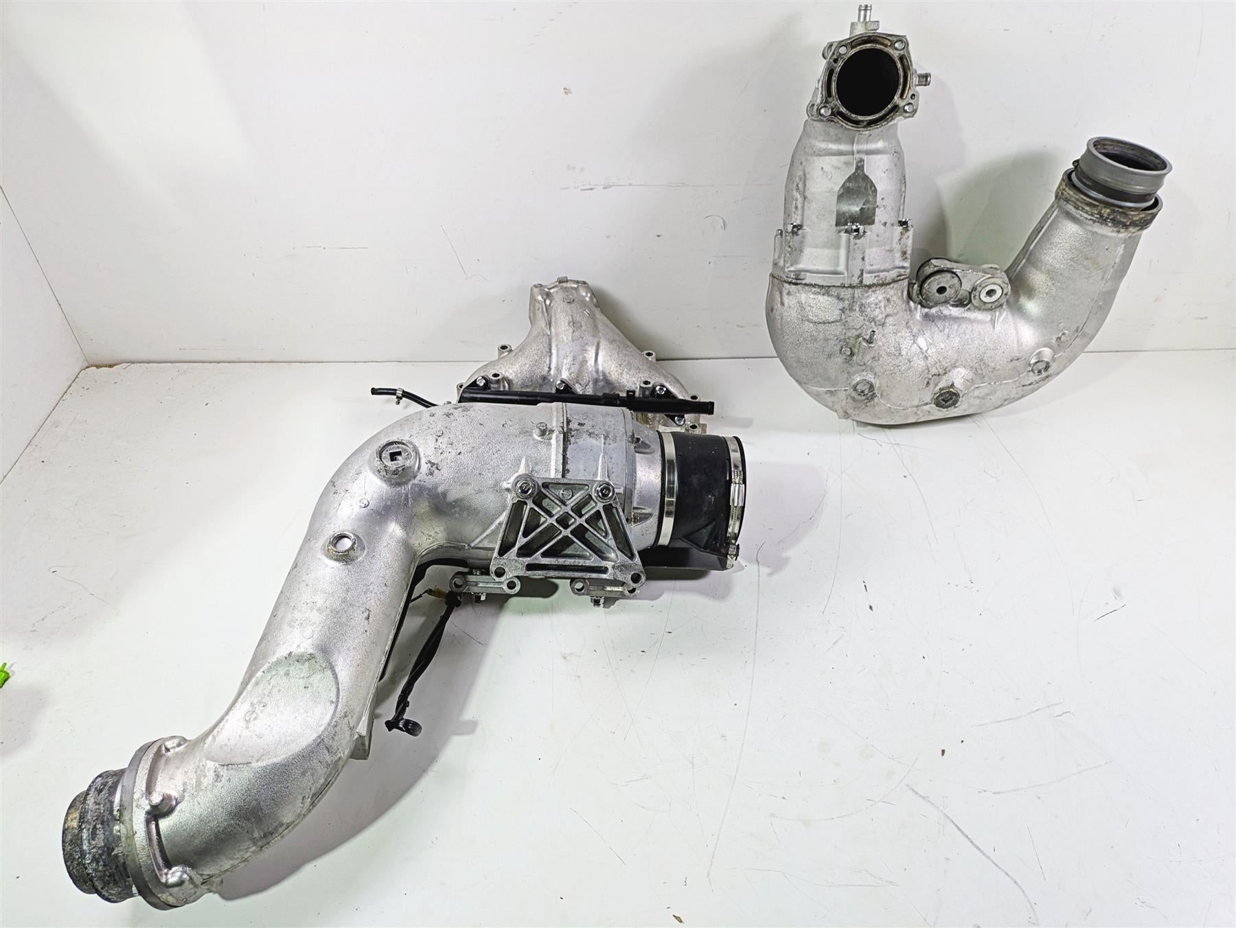 2006 Yamaha GP1300R Waverunner Full Exhaust Header Chamber Set 68N-41123-00-94 {{ shop.shopifyCountryName }} - Mototech271