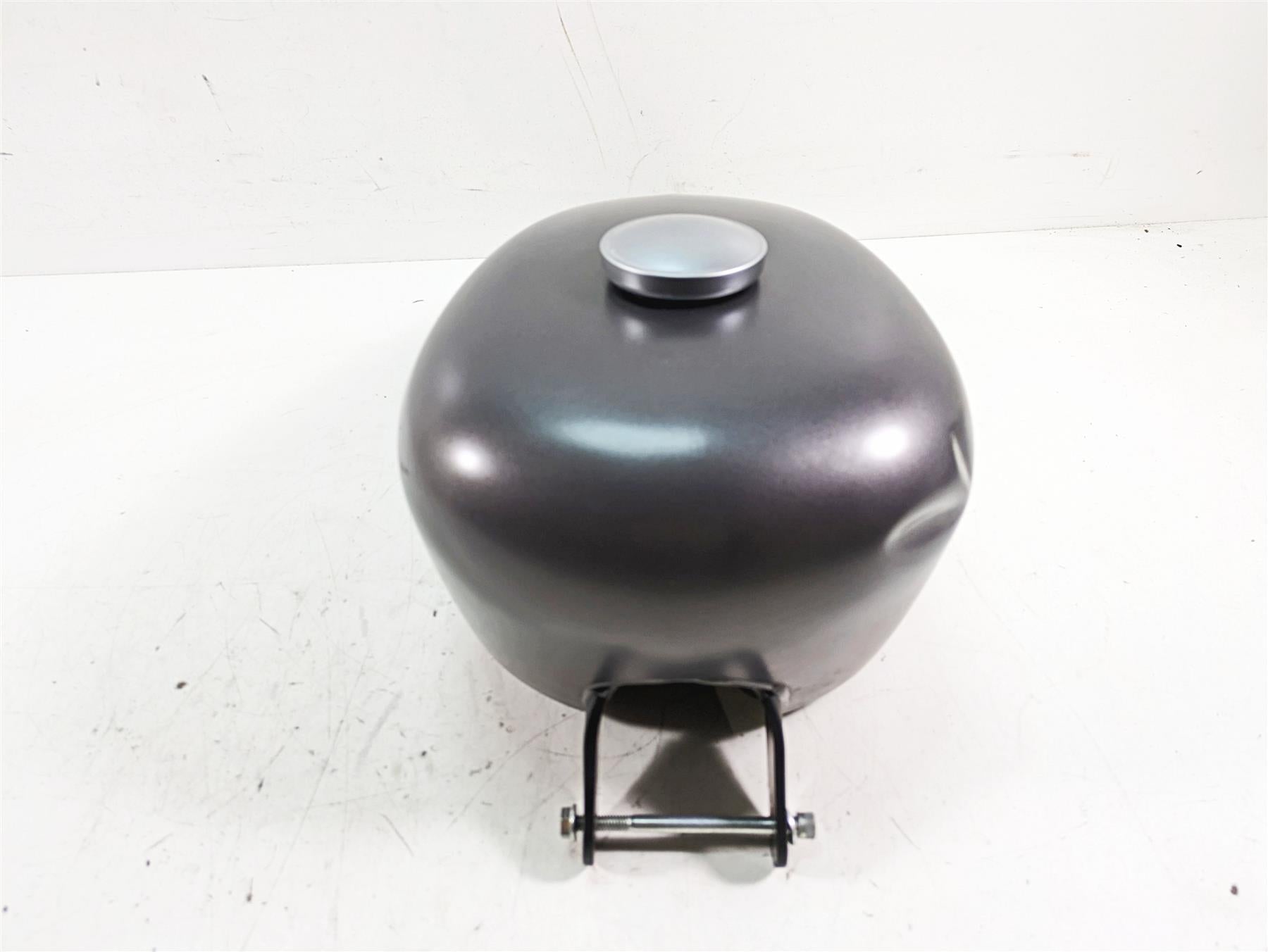 2017 Harley XL883 N Sportster Iron Fuel Gas Petrol Tank - Dent 61405-07 {{ shop.shopifyCountryName }} - Mototech271