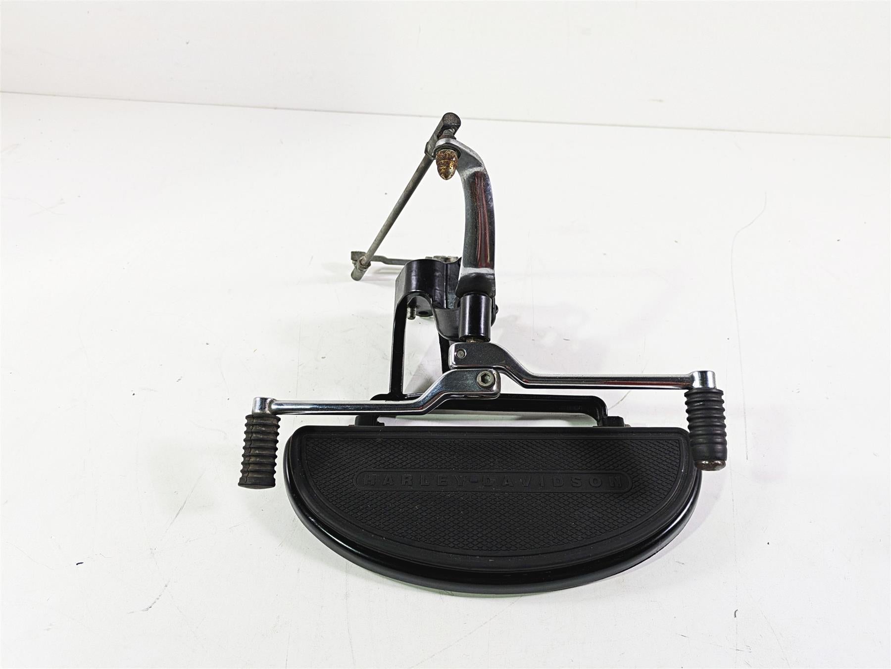 2008 Harley FLSTSB Cross Bones Left Floorboard & Shifter Set 33630-07A 33895-82E {{ shop.shopifyCountryName }} - Mototech271