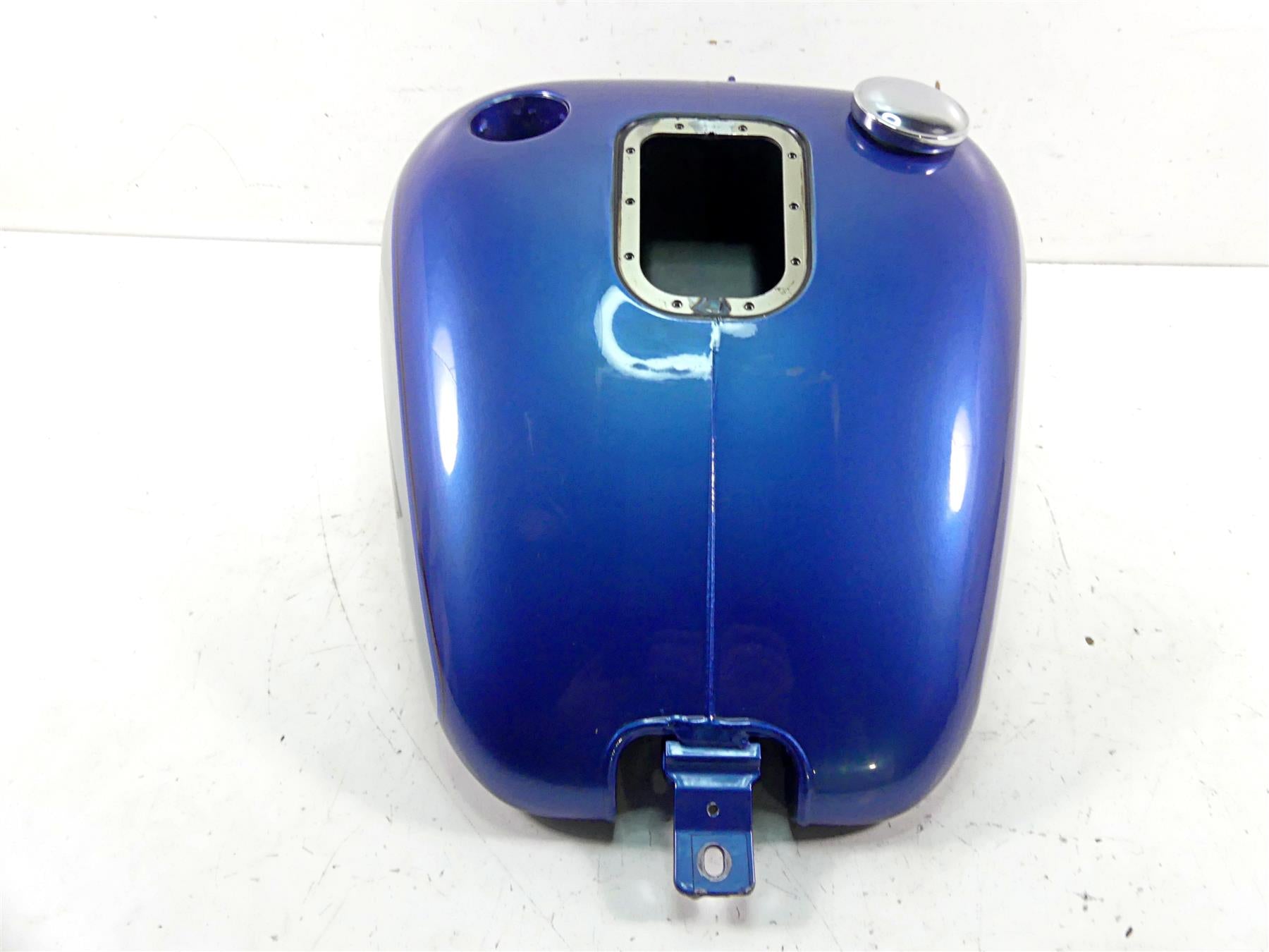 2006 Harley Softail FXSTSI Springer Fuel Gas Petrol Tank 5 Gallon 61625-01E {{ shop.shopifyCountryName }} - Mototech271