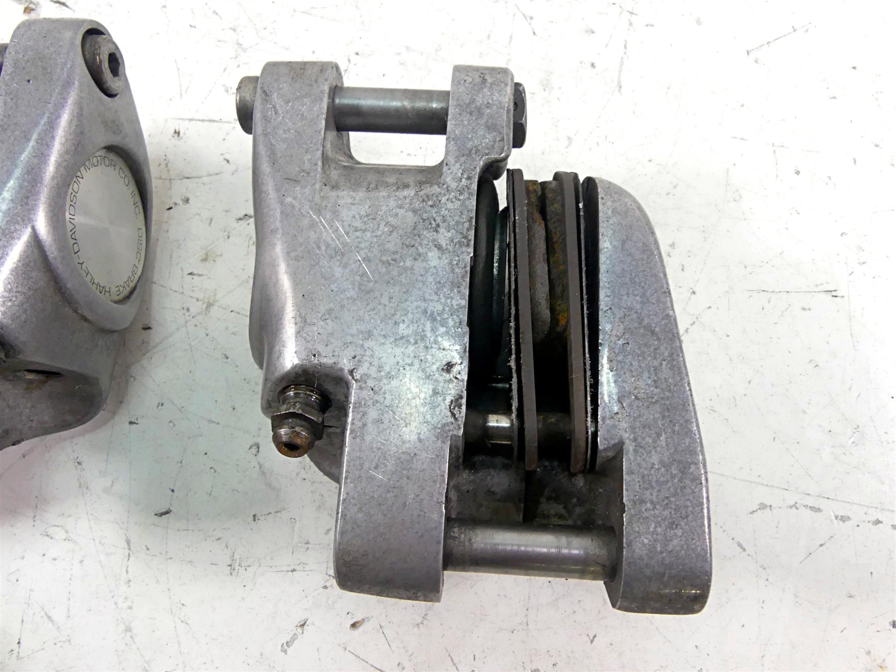 1979 Harley Sportster XLS1000 Roadster Front Brake Caliper Set 44121-77 44195-77 {{ shop.shopifyCountryName }} - Mototech271