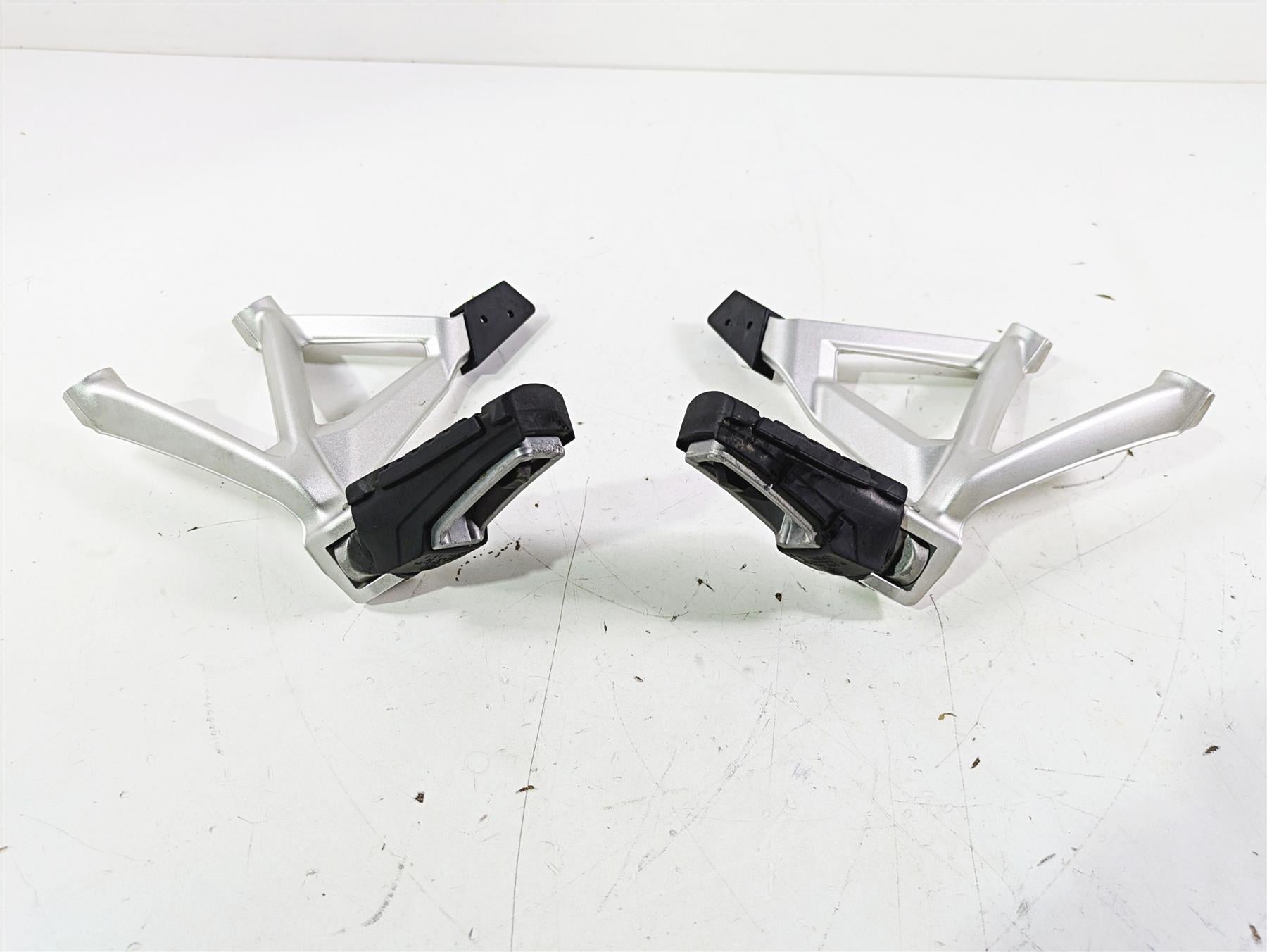 2018 BMW R1200GS GSW K50 Rear Passenger Footpeg Set 46718528793 46718528794 {{ shop.shopifyCountryName }} - Mototech271