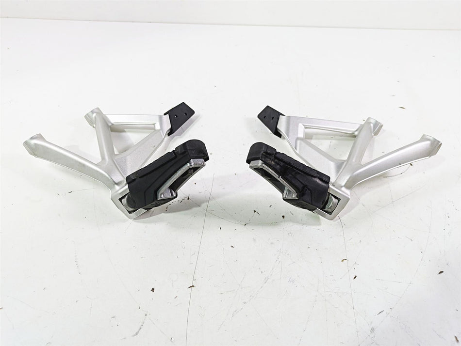 2018 BMW R1200GS GSW K50 Rear Passenger Footpeg Set 46718528793 46718528794 {{ shop.shopifyCountryName }} - Mototech271