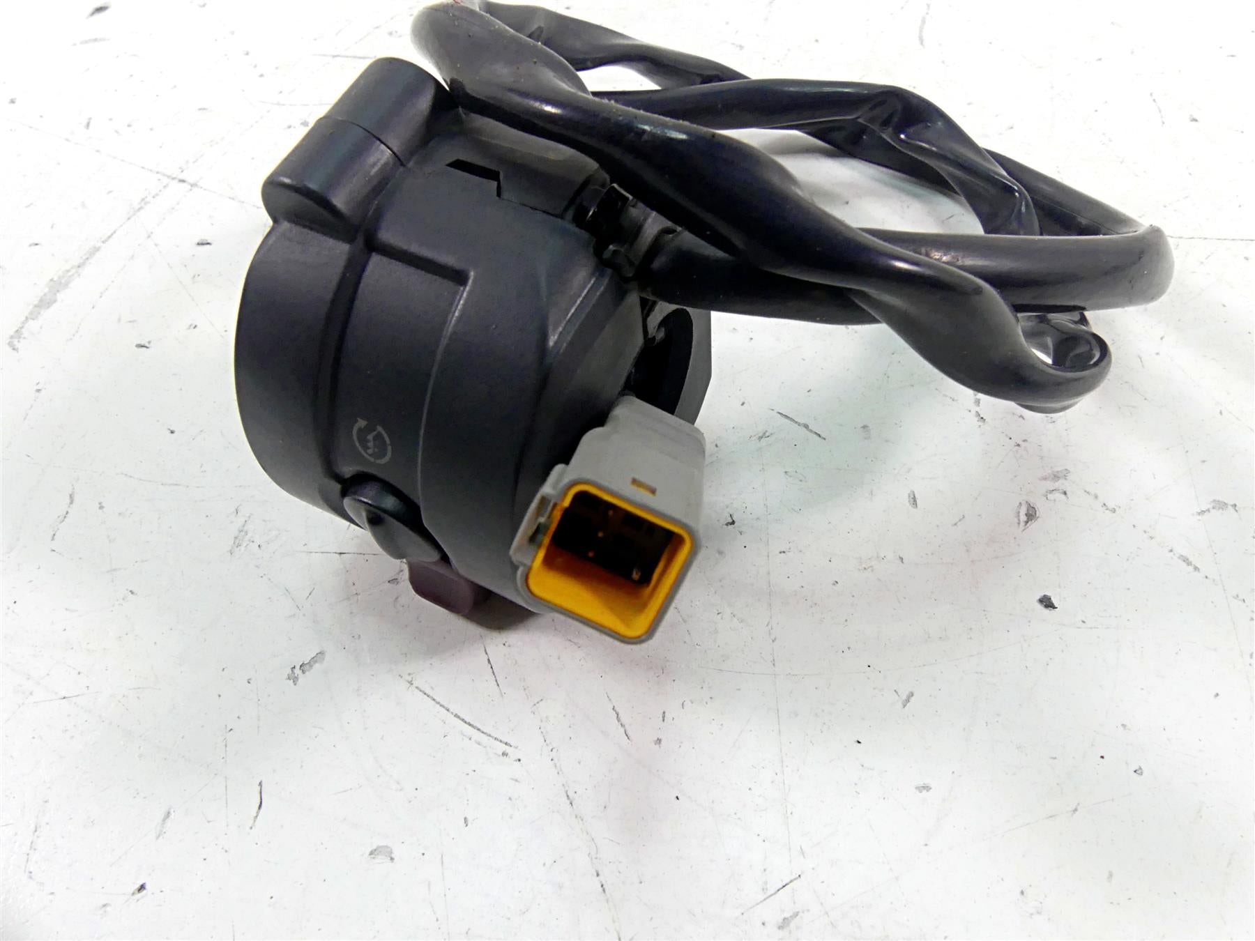 2013 Ducati Diavel Red Right Hand Start Kill Control Switch 65010102E {{ shop.shopifyCountryName }} - Mototech271