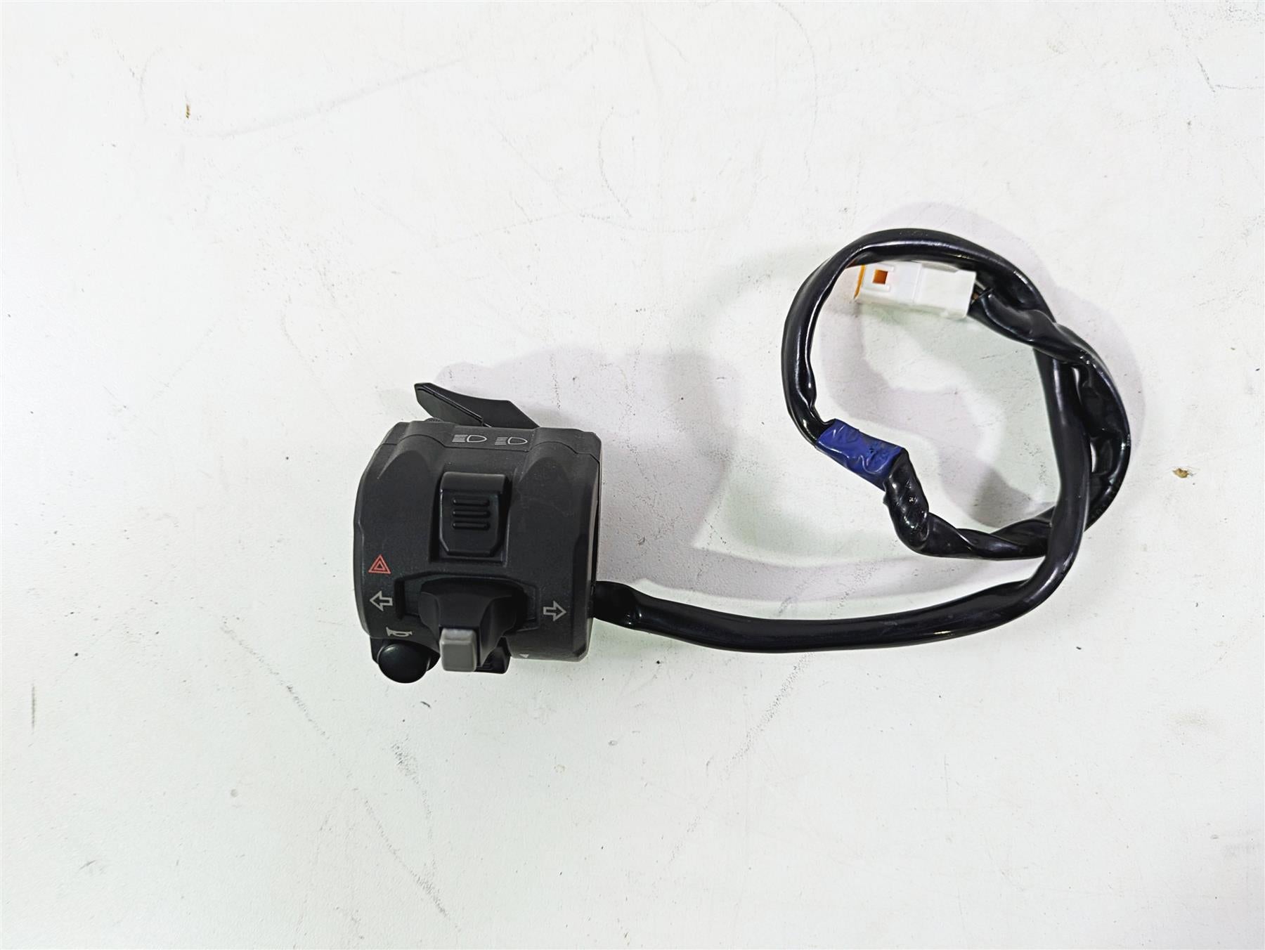 2013 Ducati Hyperstrada 821 Left Hand Control Switch Light Horn 65110141A {{ shop.shopifyCountryName }} - Mototech271