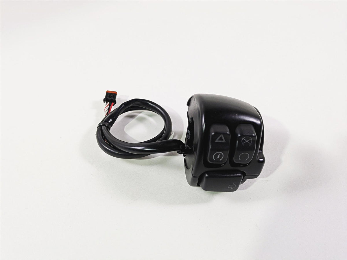 2019 Harley Softail FXDR 114 Right Hand Start Kill Control Switch 71500462 {{ shop.shopifyCountryName }} - Mototech271