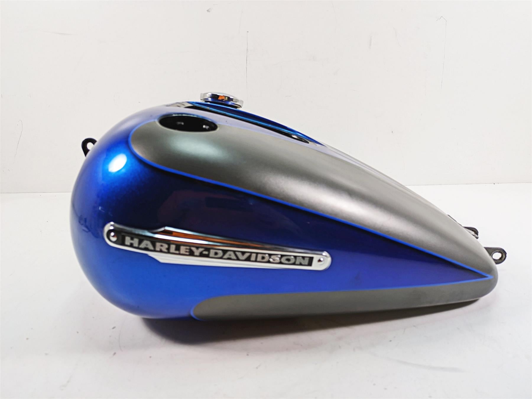 2009 Harley Dyna FXDFSE CVO Fat Bob Fuel Gas Tank Granite Blue - Read 61723-09 {{ shop.shopifyCountryName }} - Mototech271