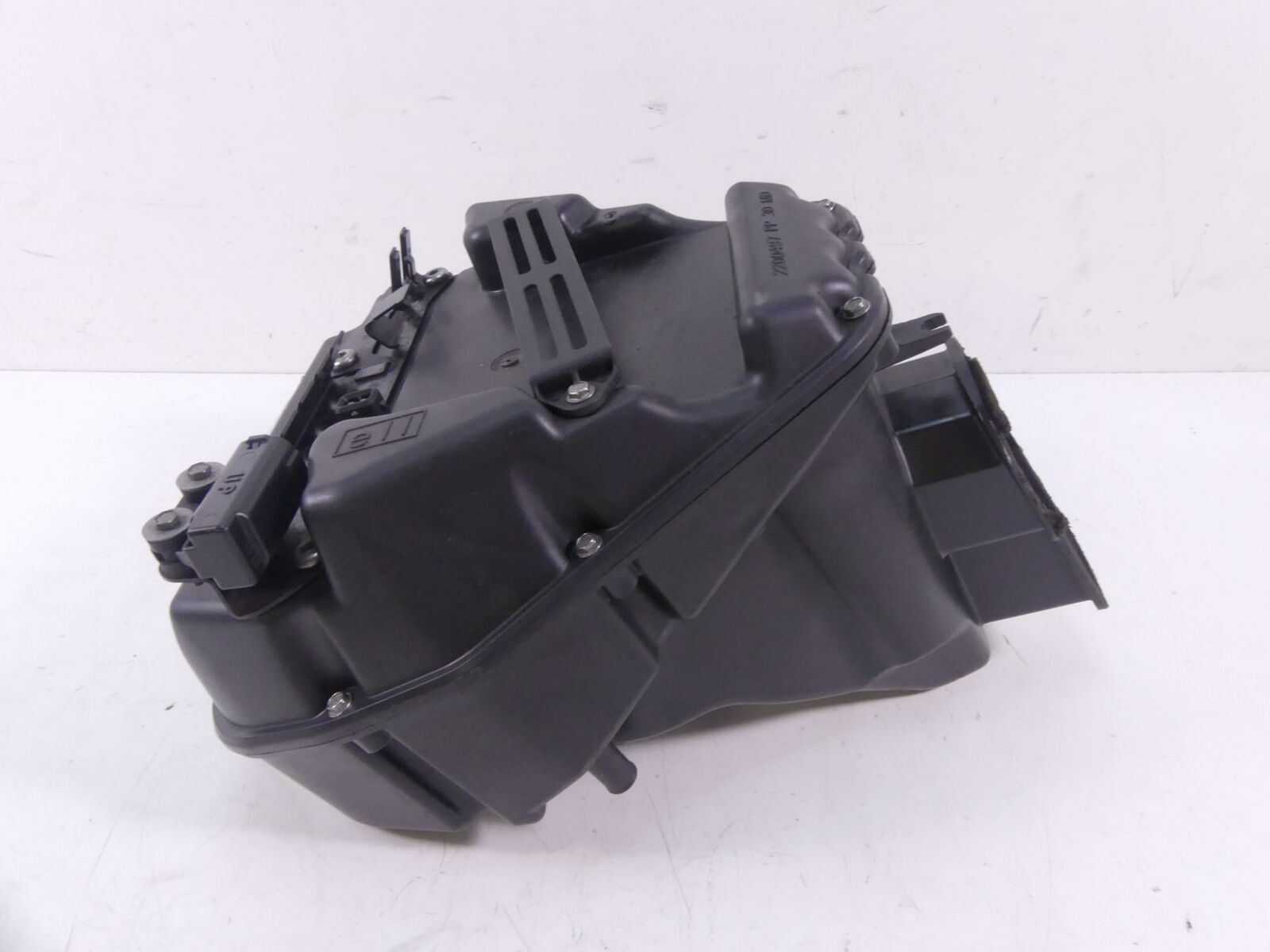 2009 Triumph Street Triple 675R Air Filter Cleaner Breather Box T2200492 {{ shop.shopifyCountryName }} - Mototech271